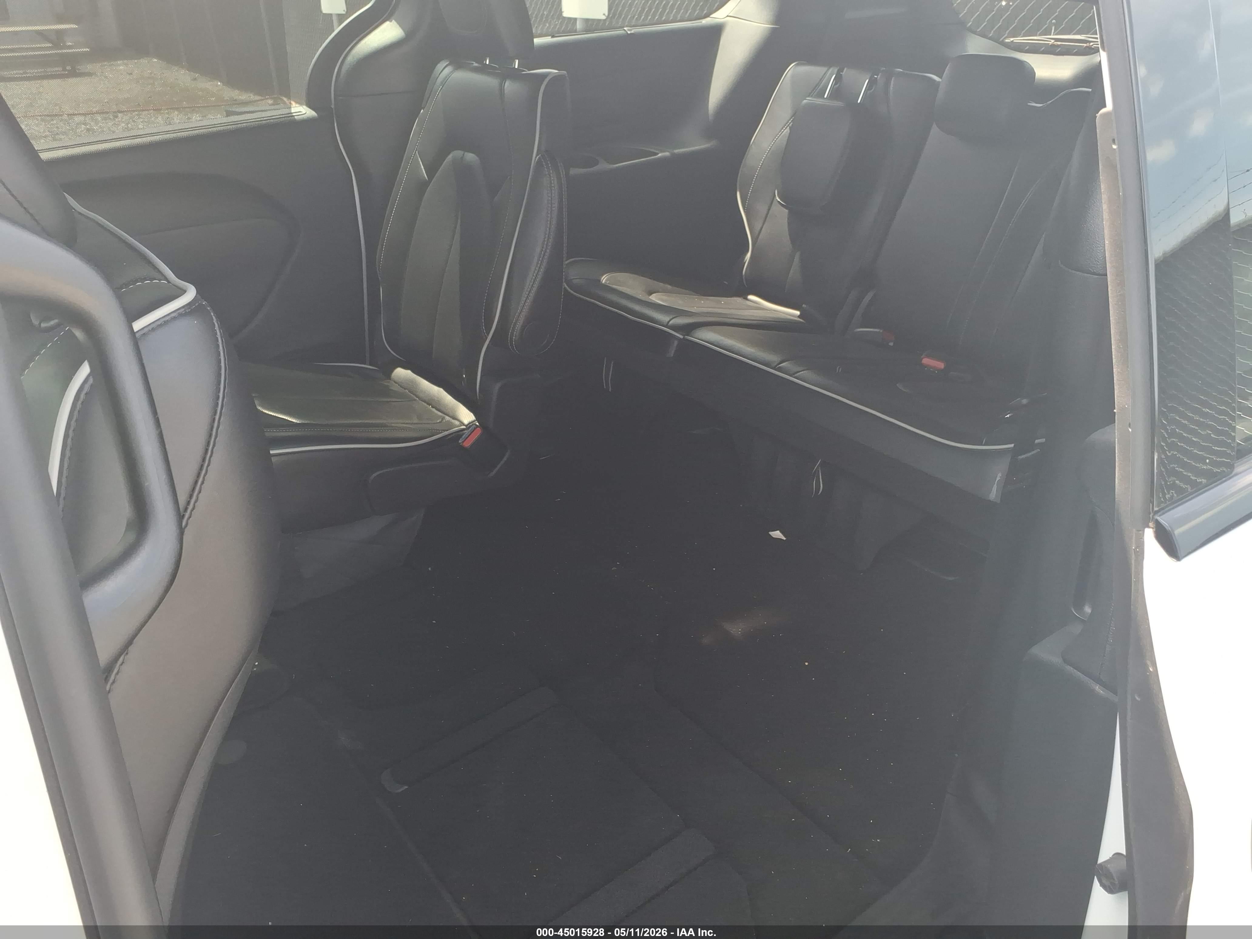 CHRYSLER PACIFICA image 8