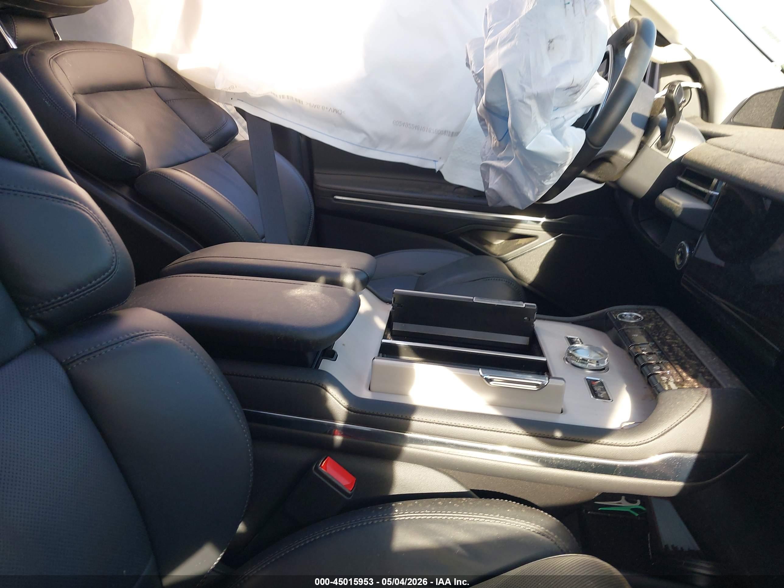 LINCOLN NAVIGATOR image 5