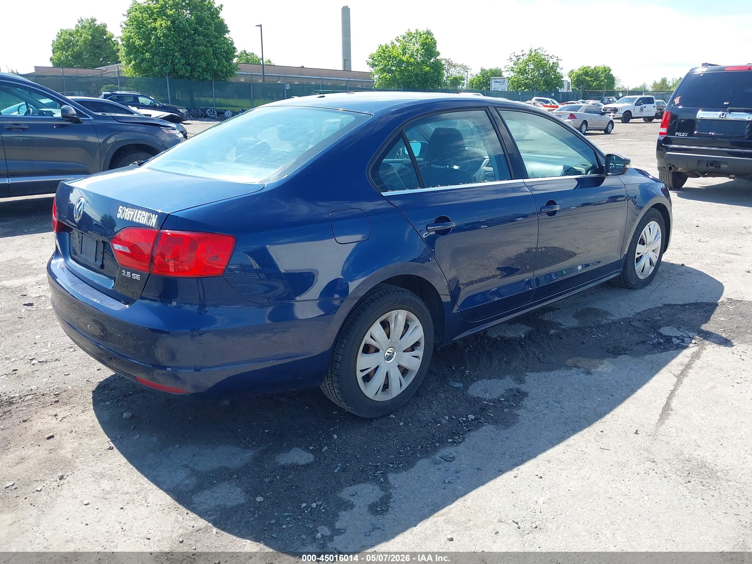 VOLKSWAGEN JETTA image 4