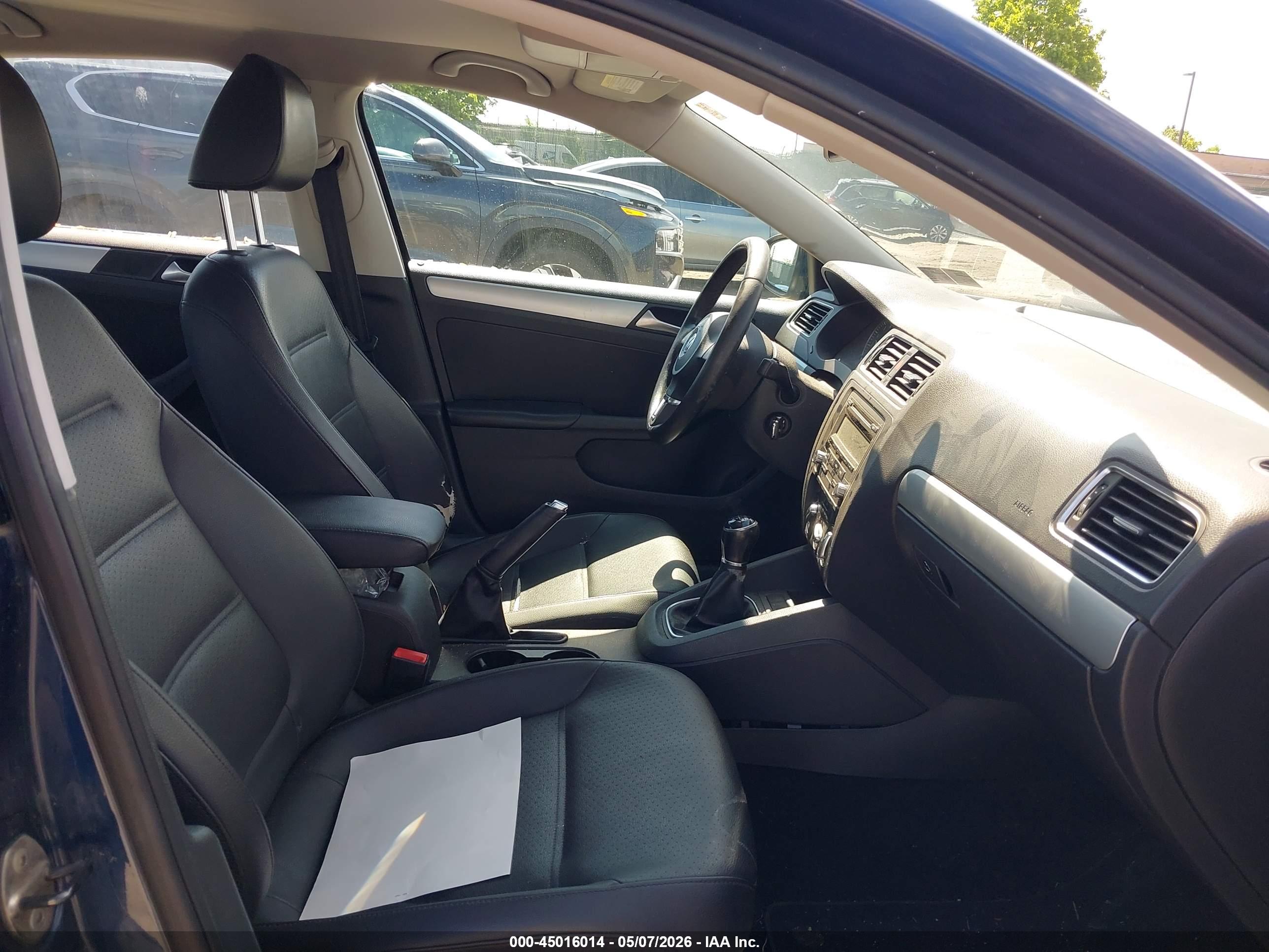 VOLKSWAGEN JETTA image 5