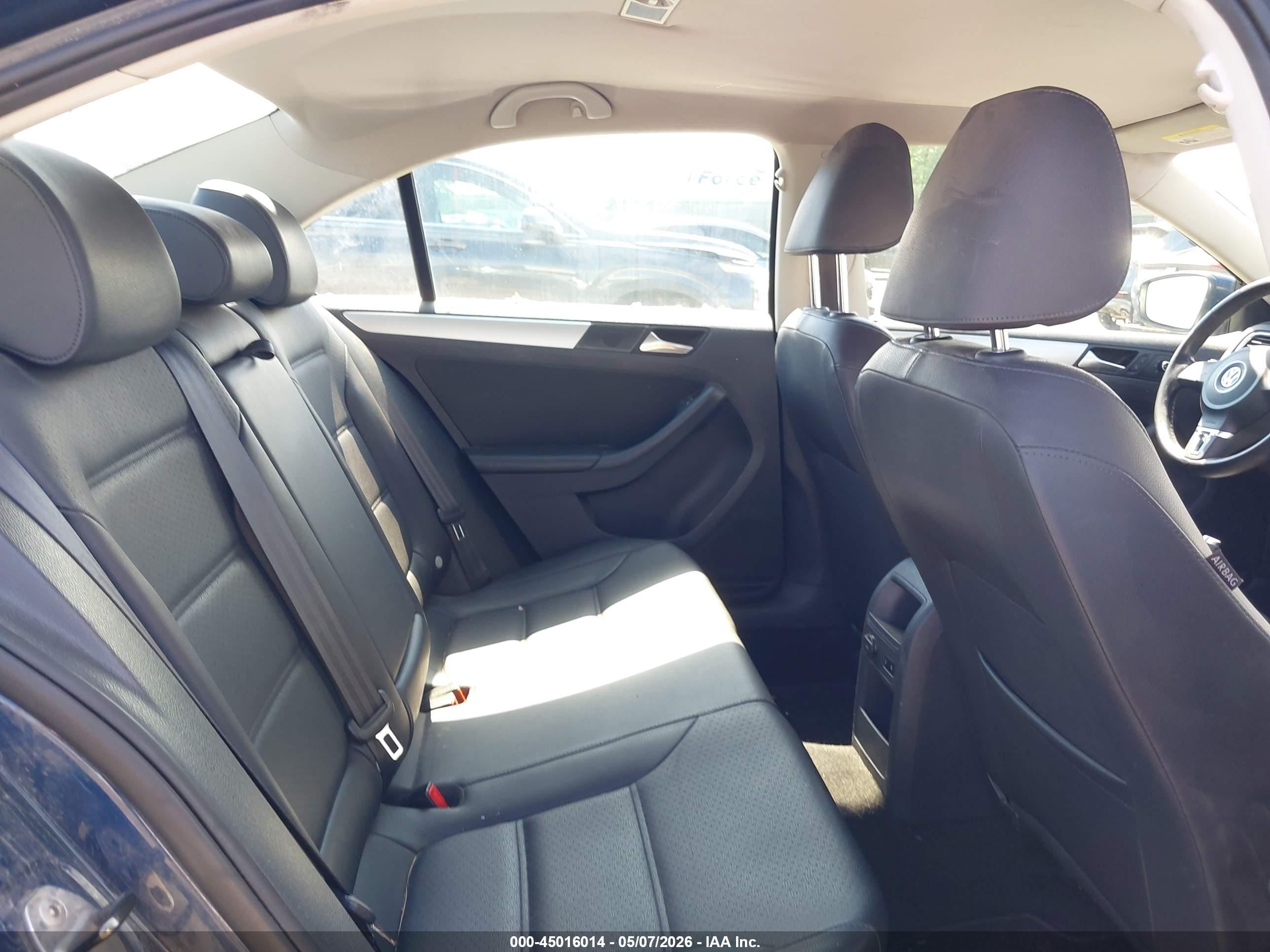VOLKSWAGEN JETTA image 8