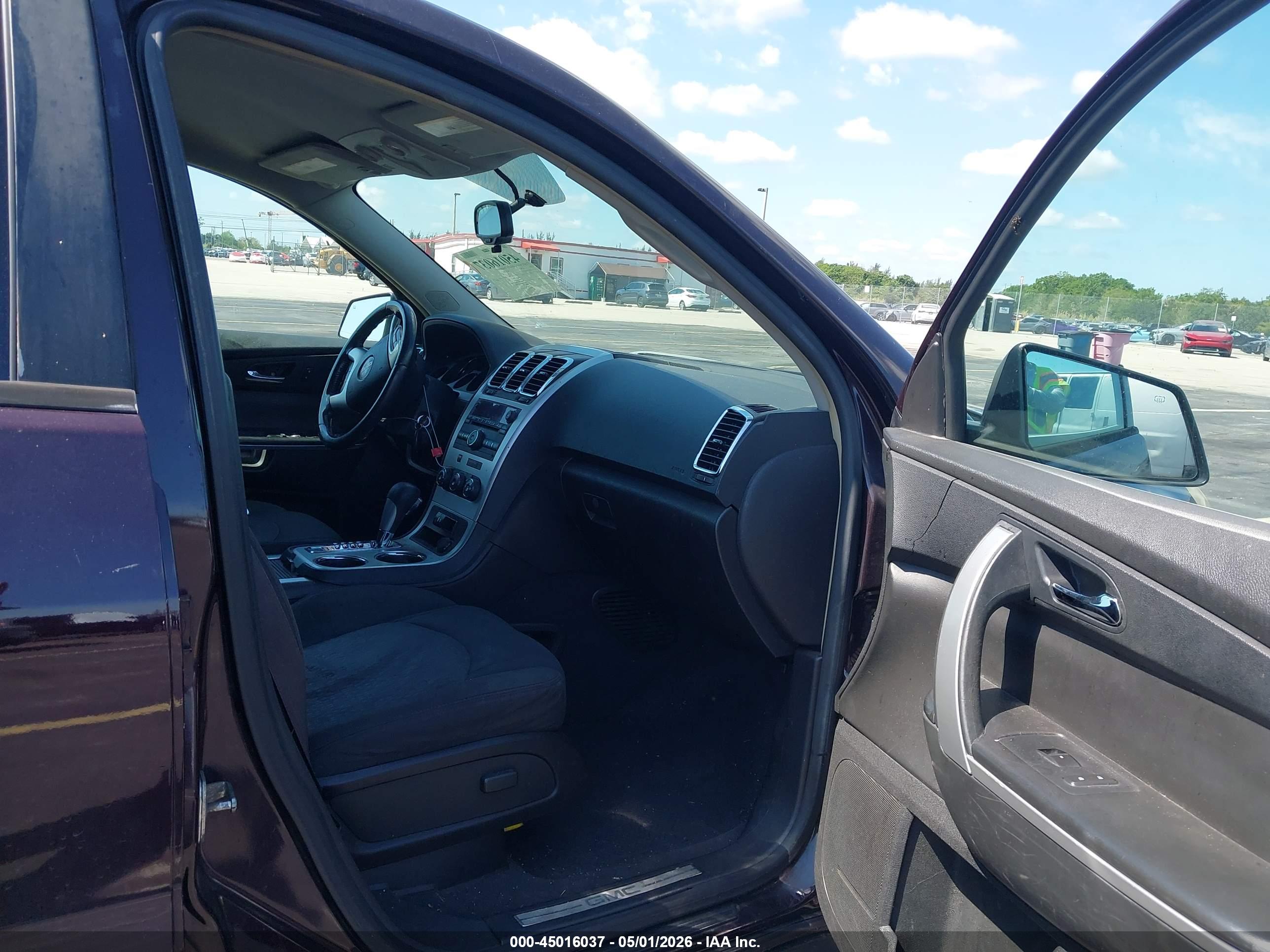 GMC ACADIA image 5