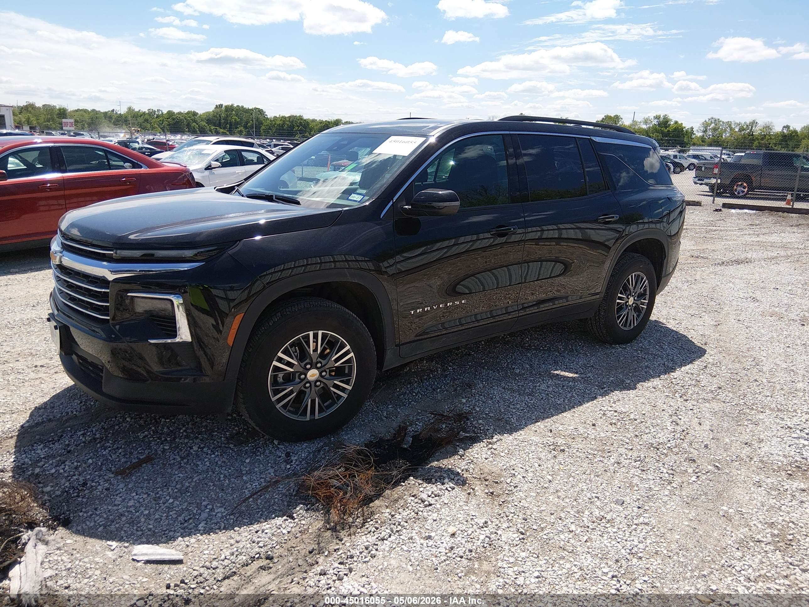 CHEVROLET TRAVERSE image 2