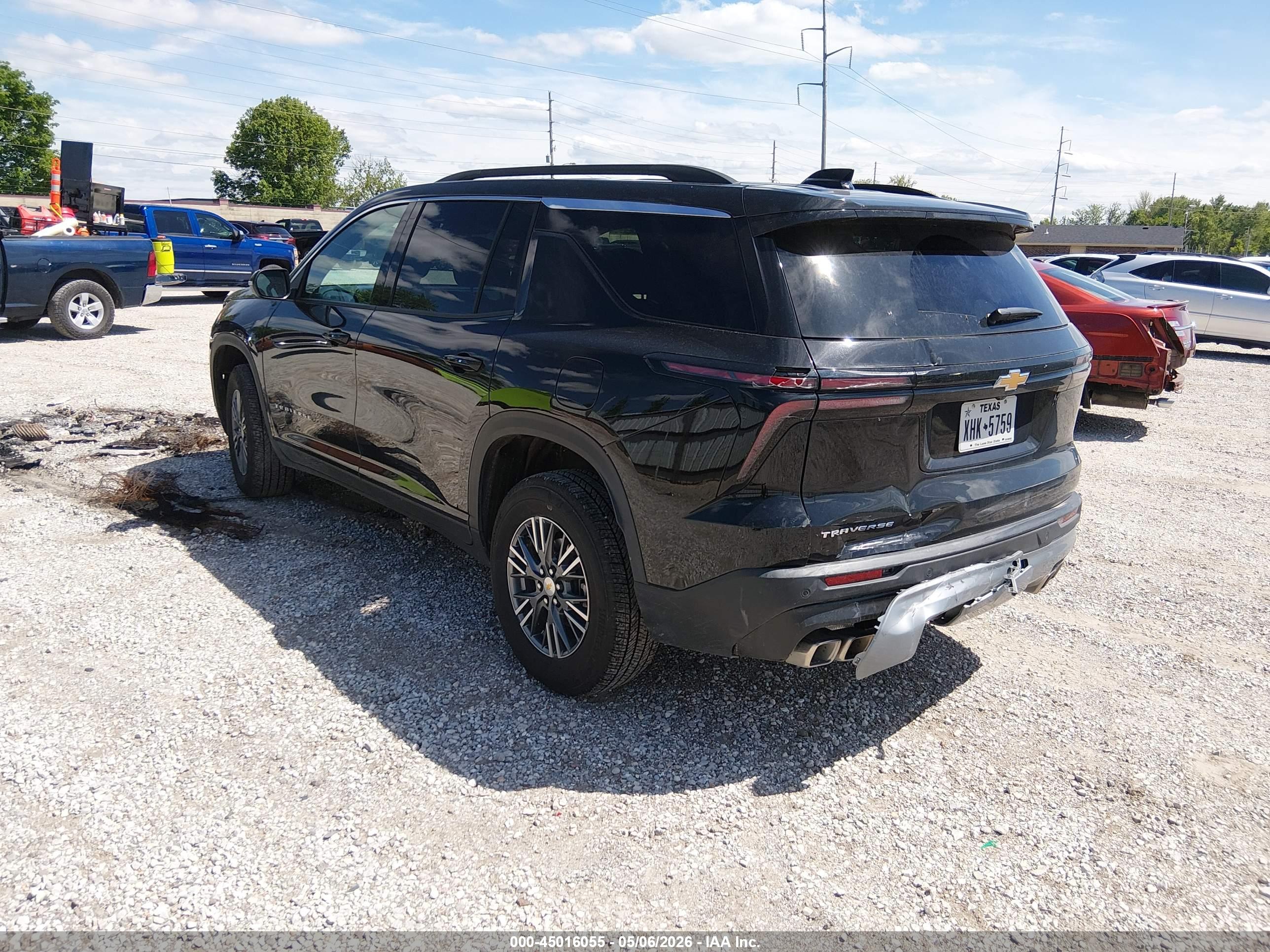 CHEVROLET TRAVERSE image 3
