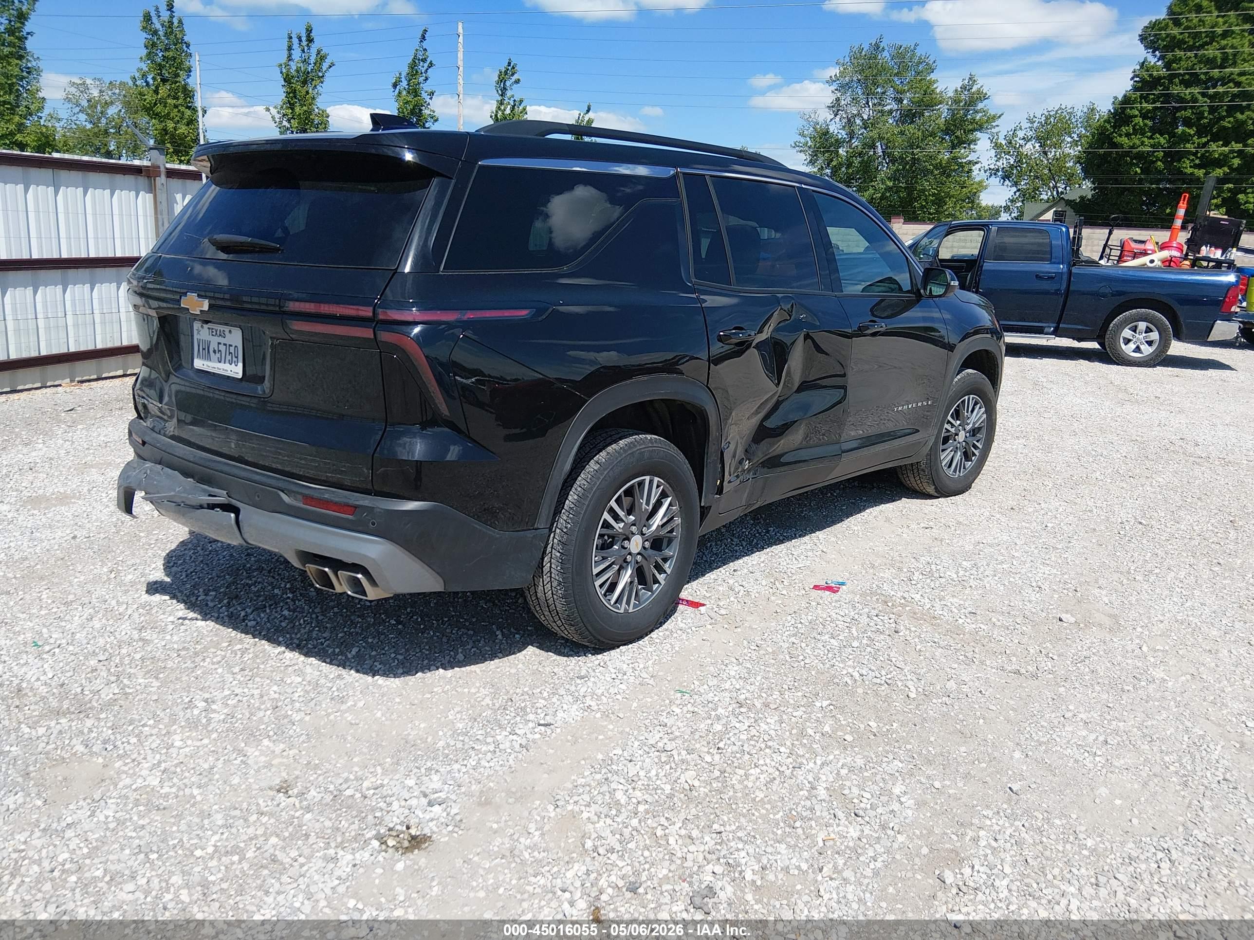 CHEVROLET TRAVERSE image 4