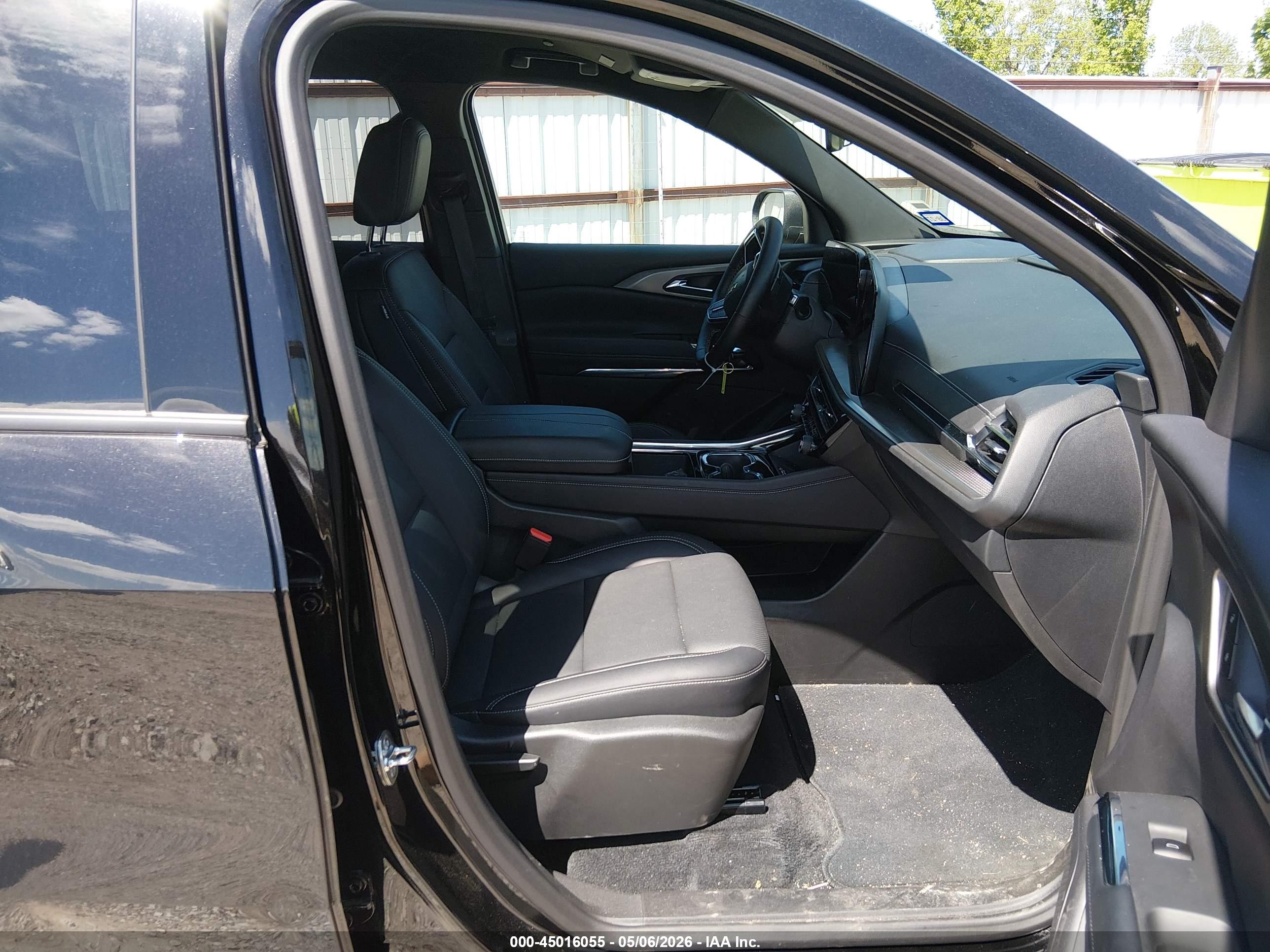 CHEVROLET TRAVERSE image 5