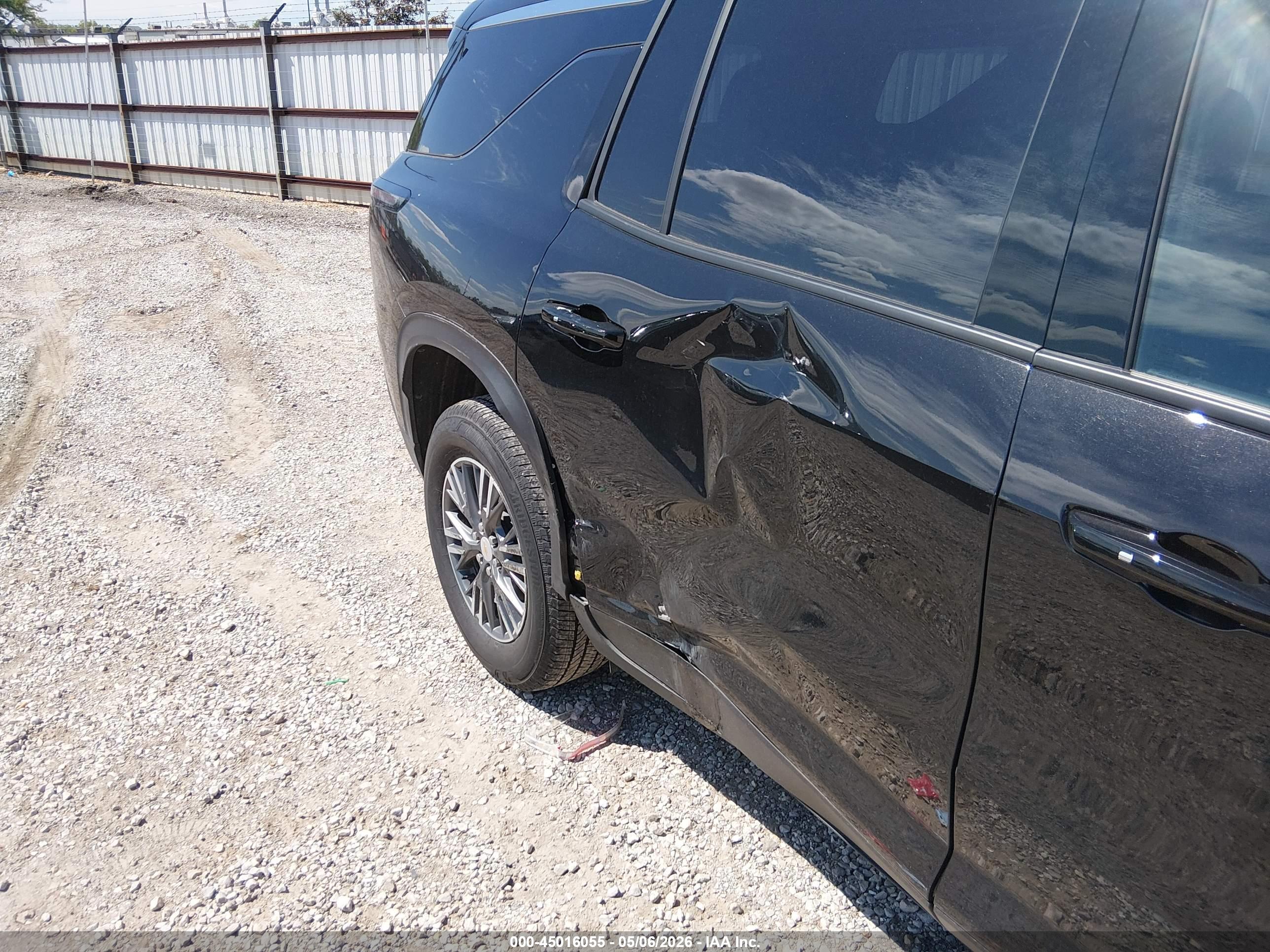 CHEVROLET TRAVERSE image 6