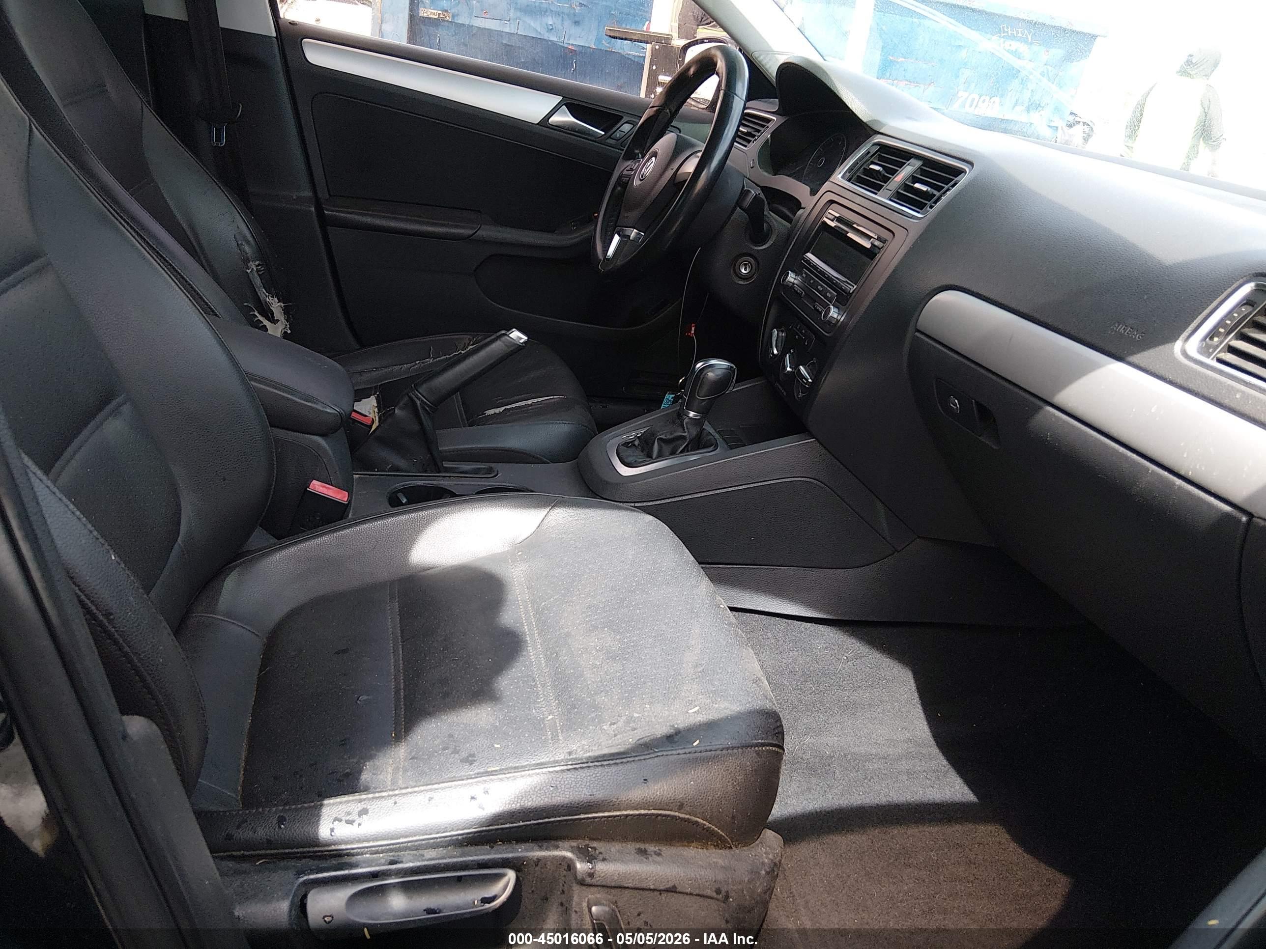VOLKSWAGEN JETTA image 5