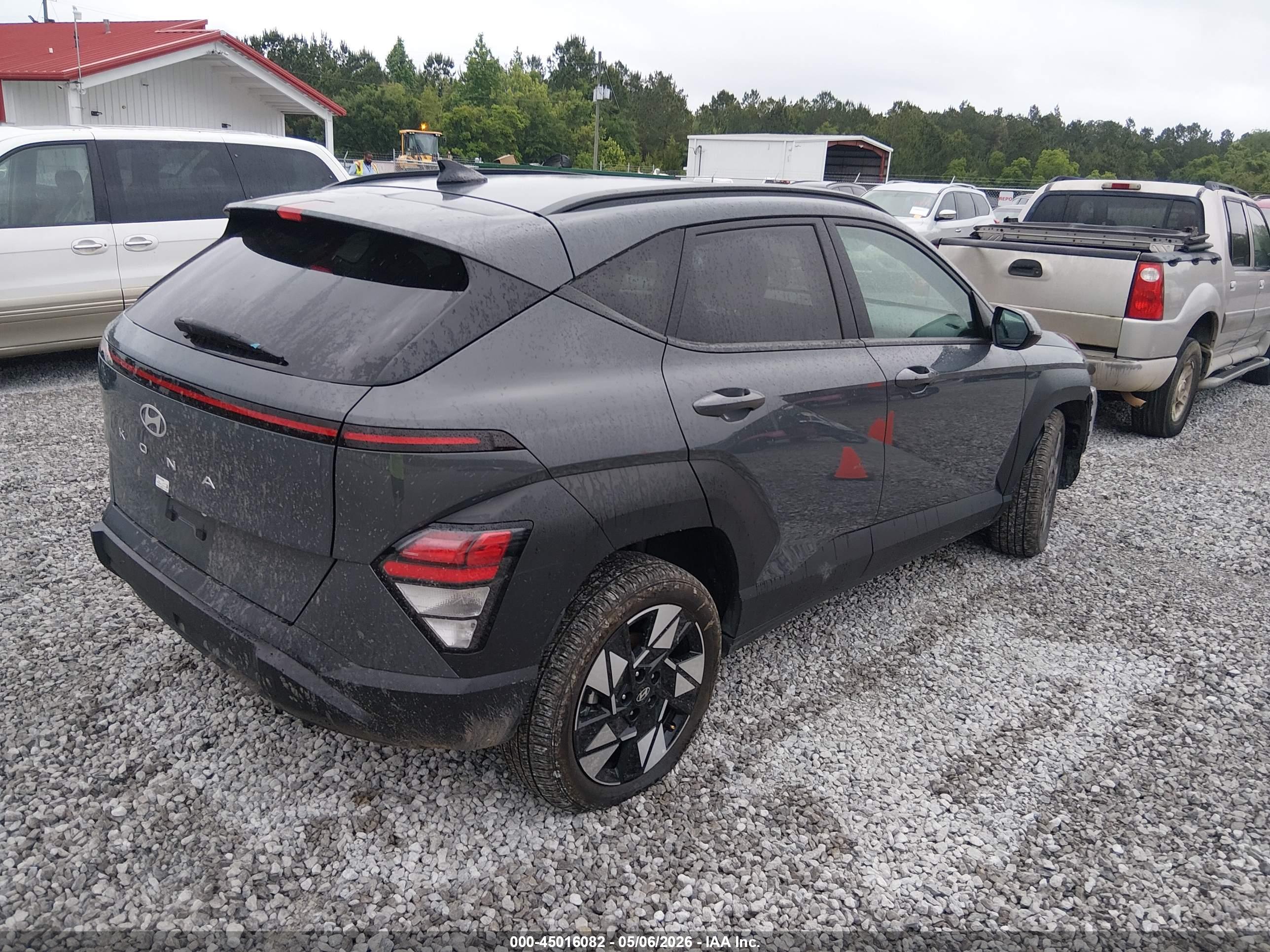 HYUNDAI KONA image 4