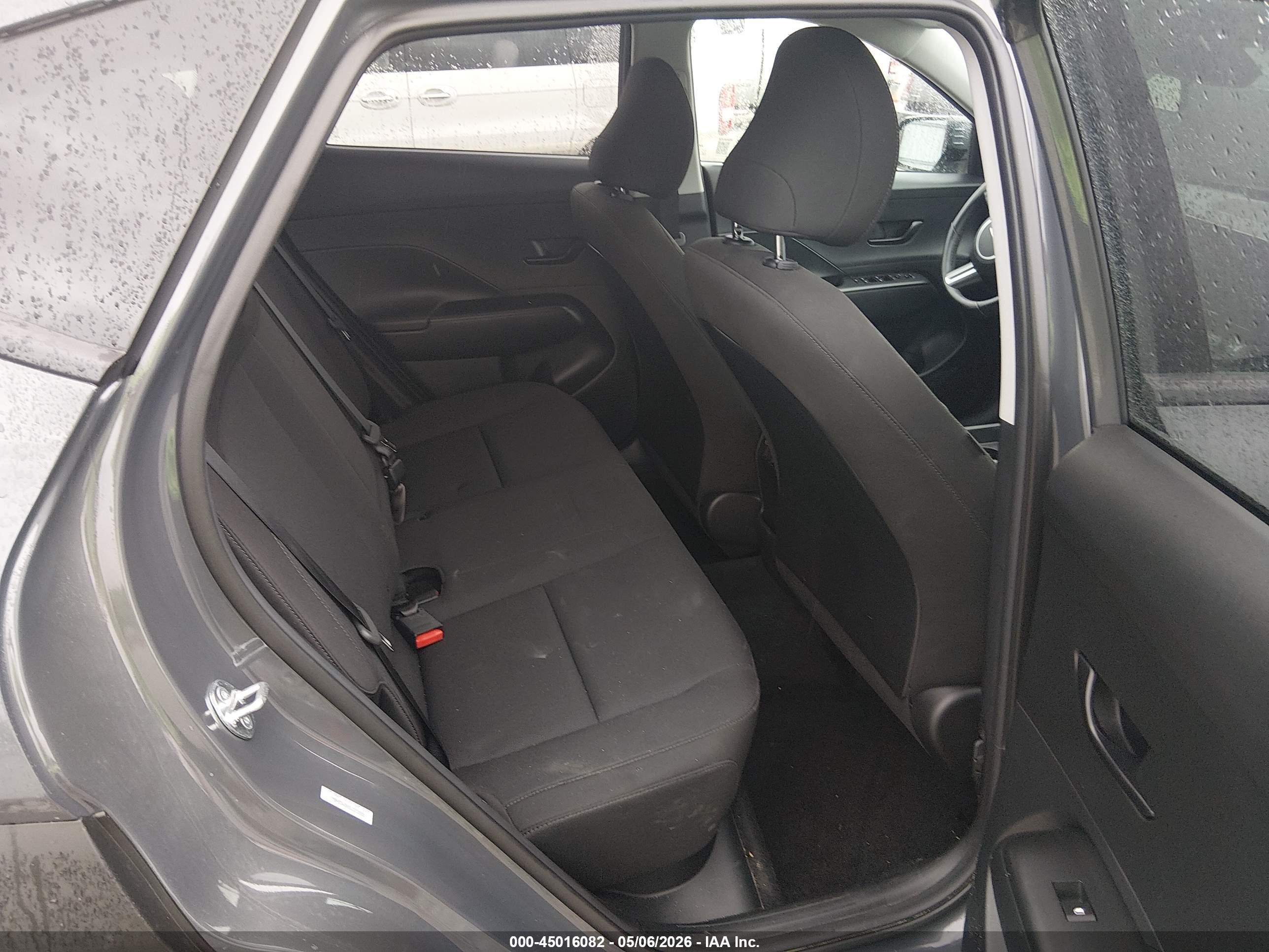 HYUNDAI KONA image 8