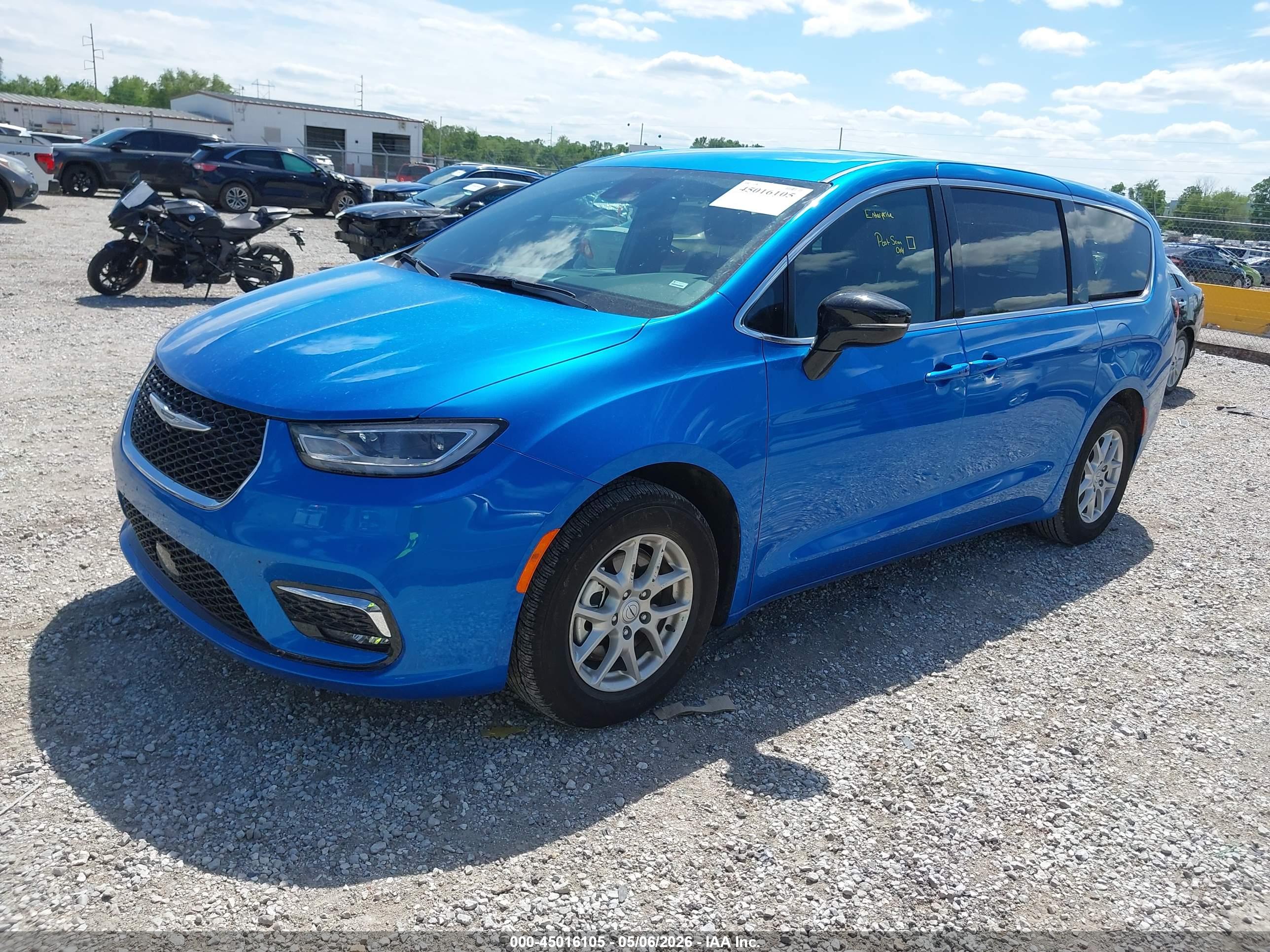 CHRYSLER PACIFICA image 2