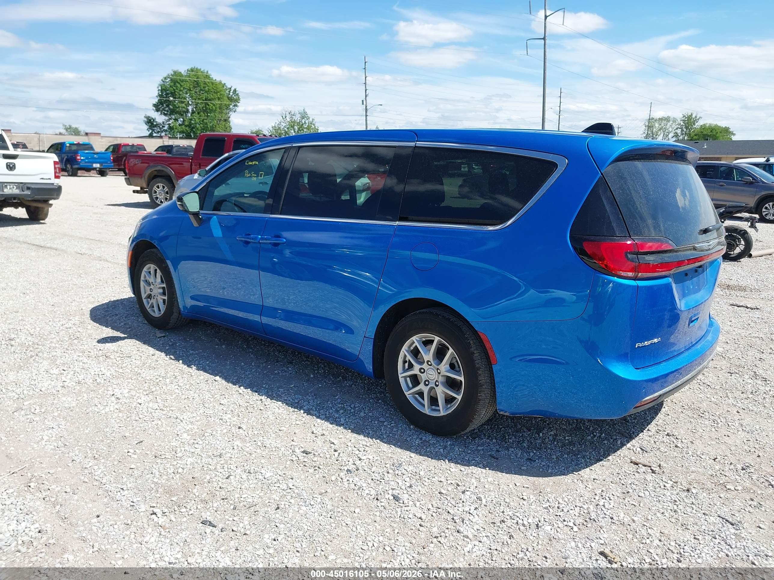 CHRYSLER PACIFICA image 3