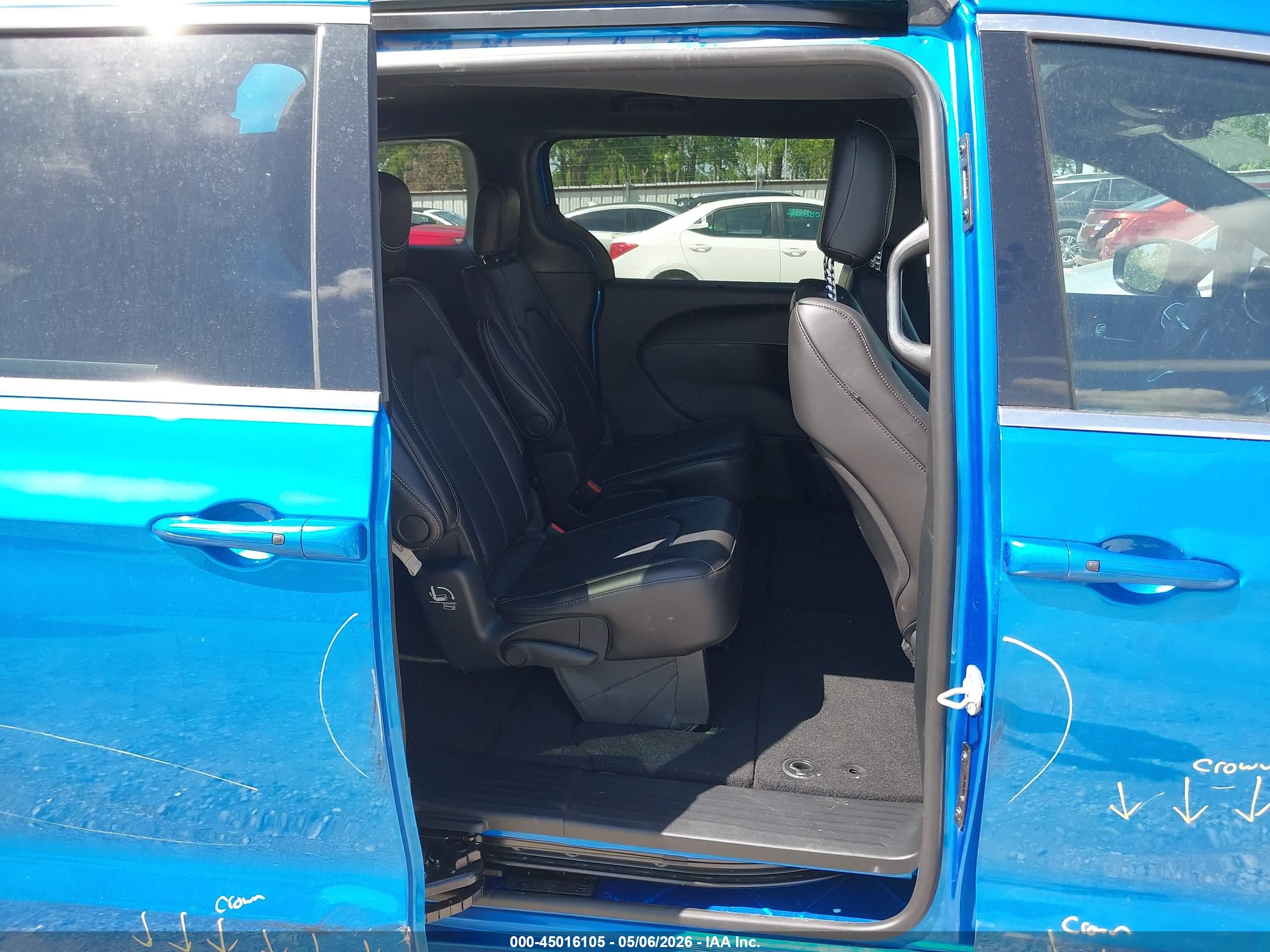 CHRYSLER PACIFICA image 8