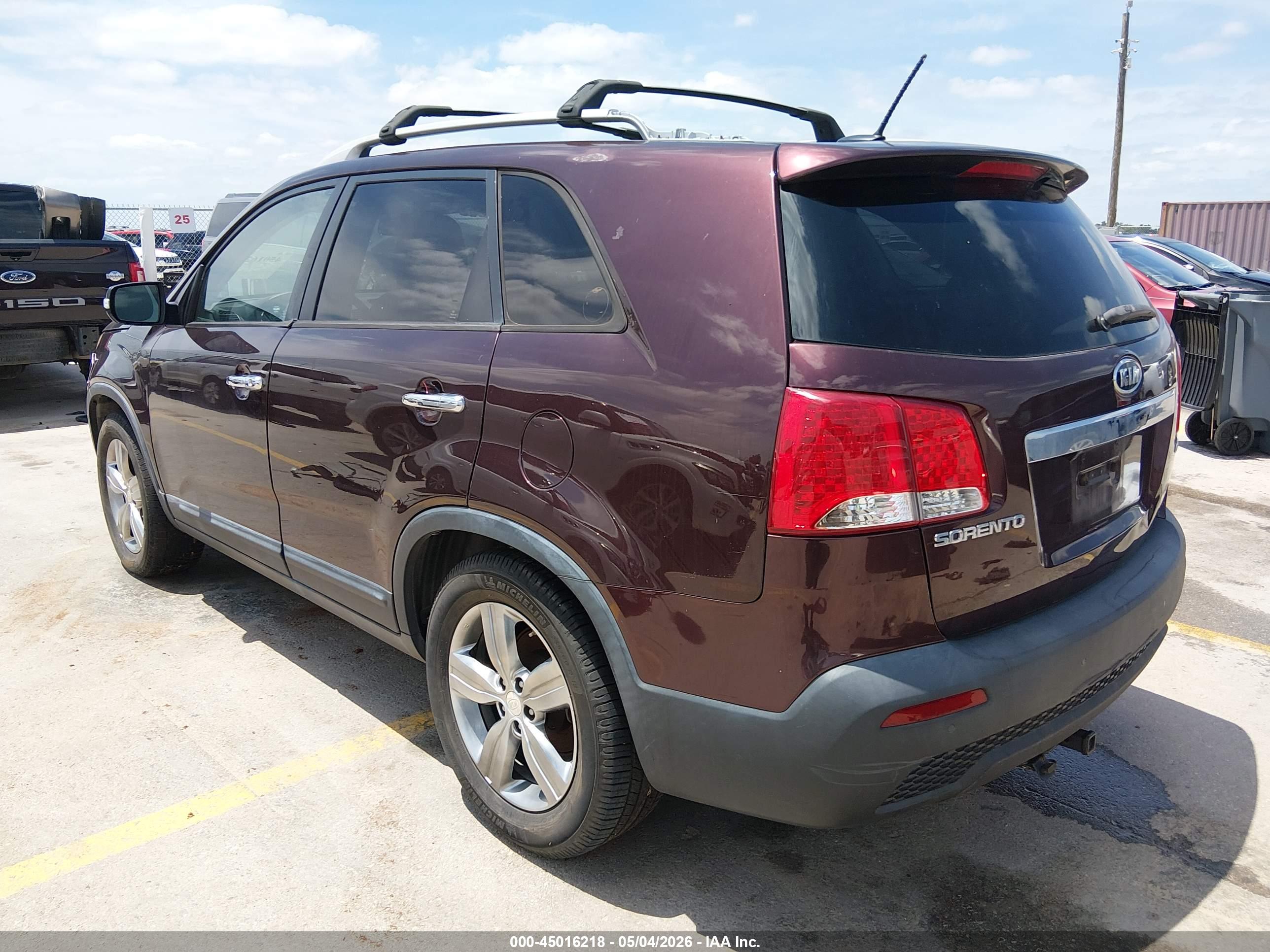 KIA SORENTO image 3