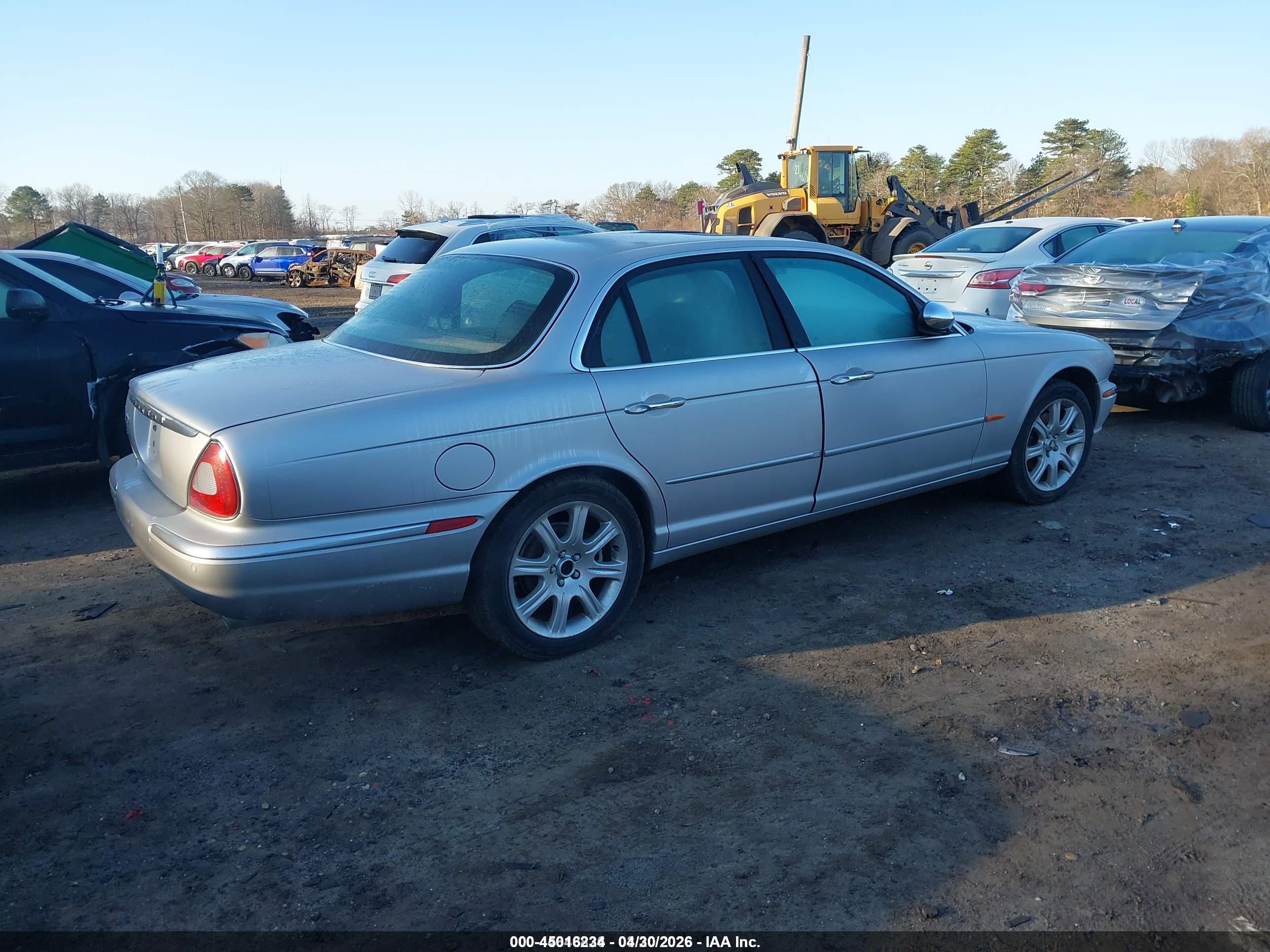 JAGUAR XJ image 4
