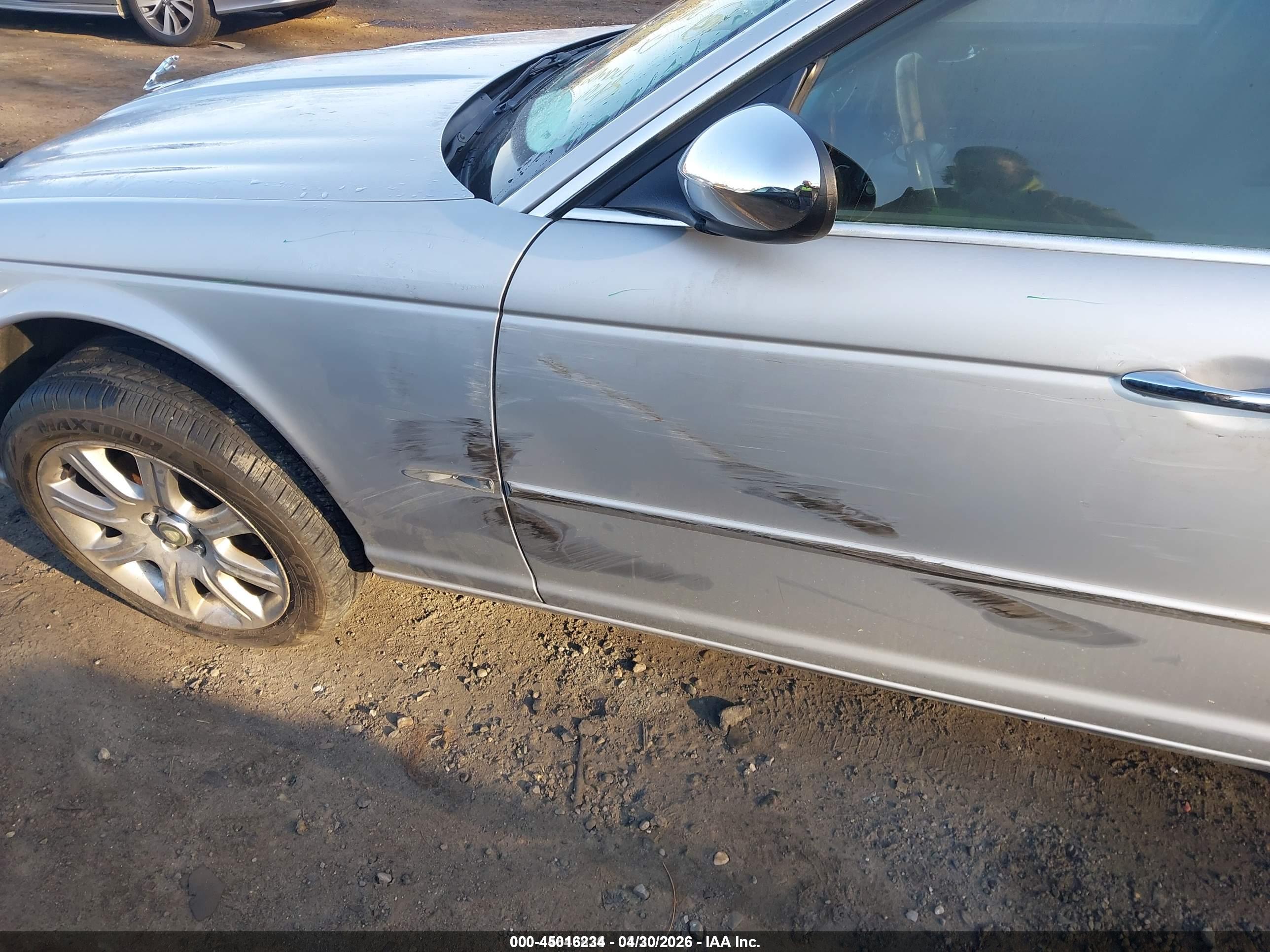 JAGUAR XJ image 6