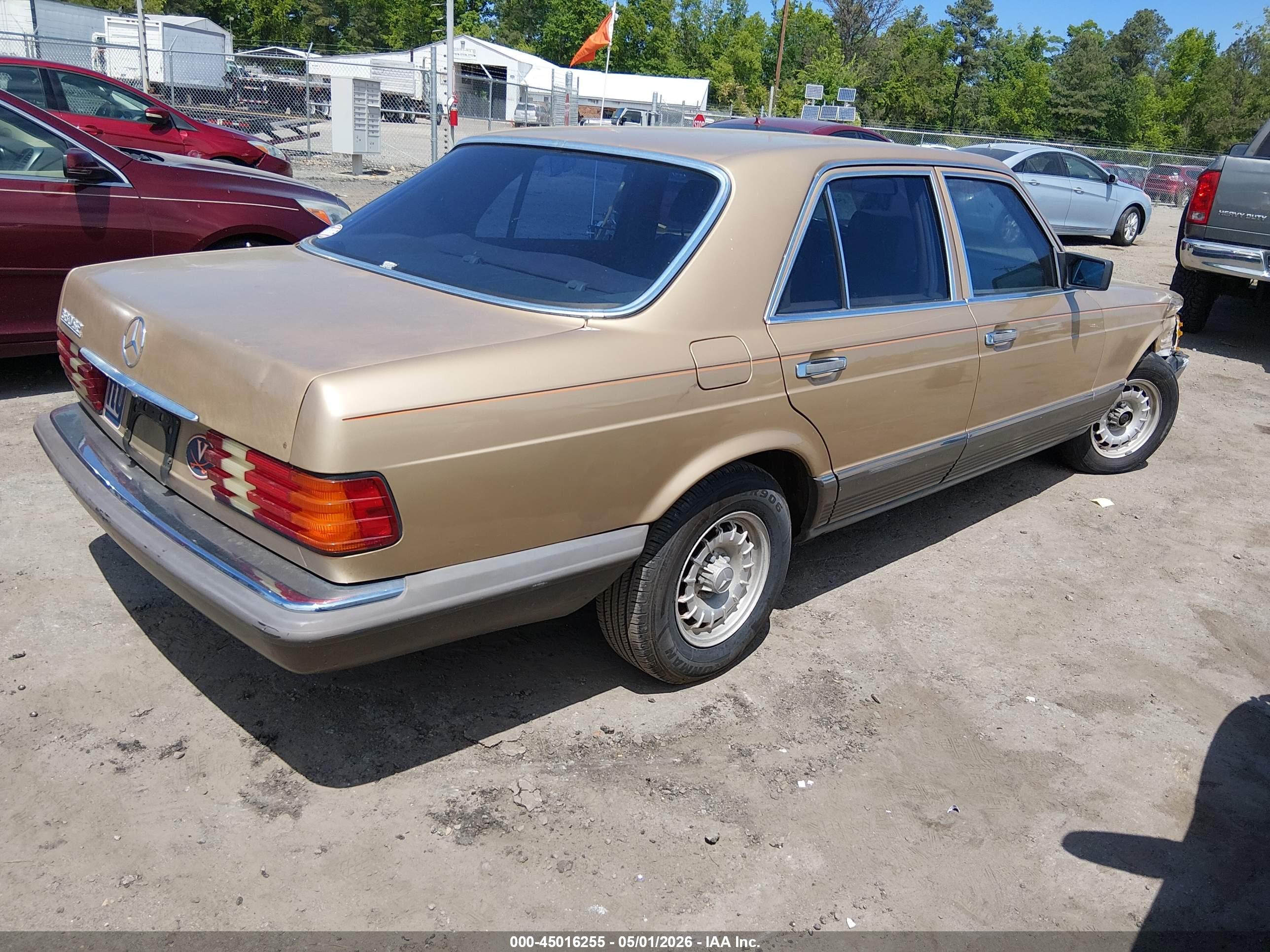 MERCEDES-BENZ 380 image 4