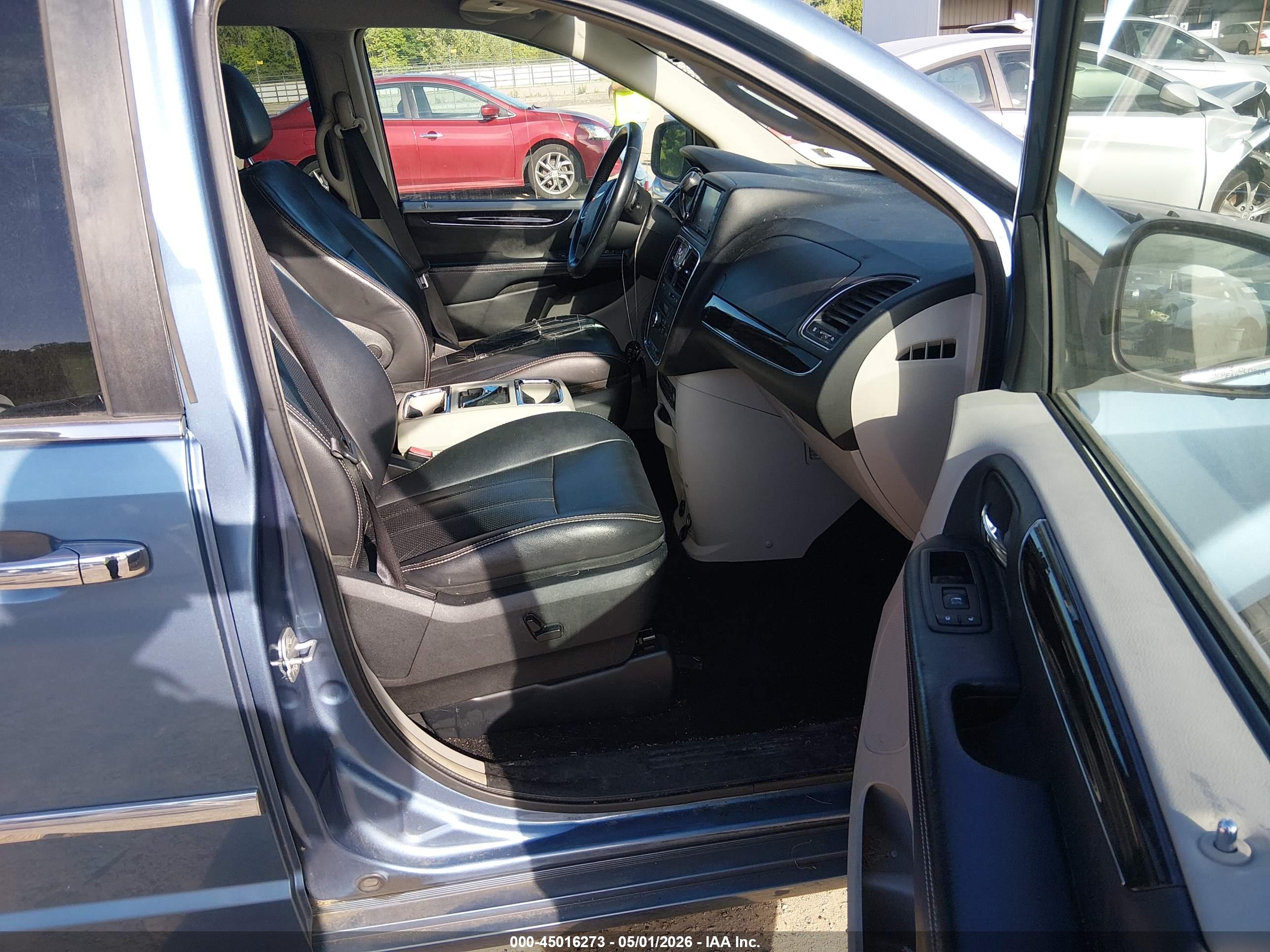 CHRYSLER TOWN image 5