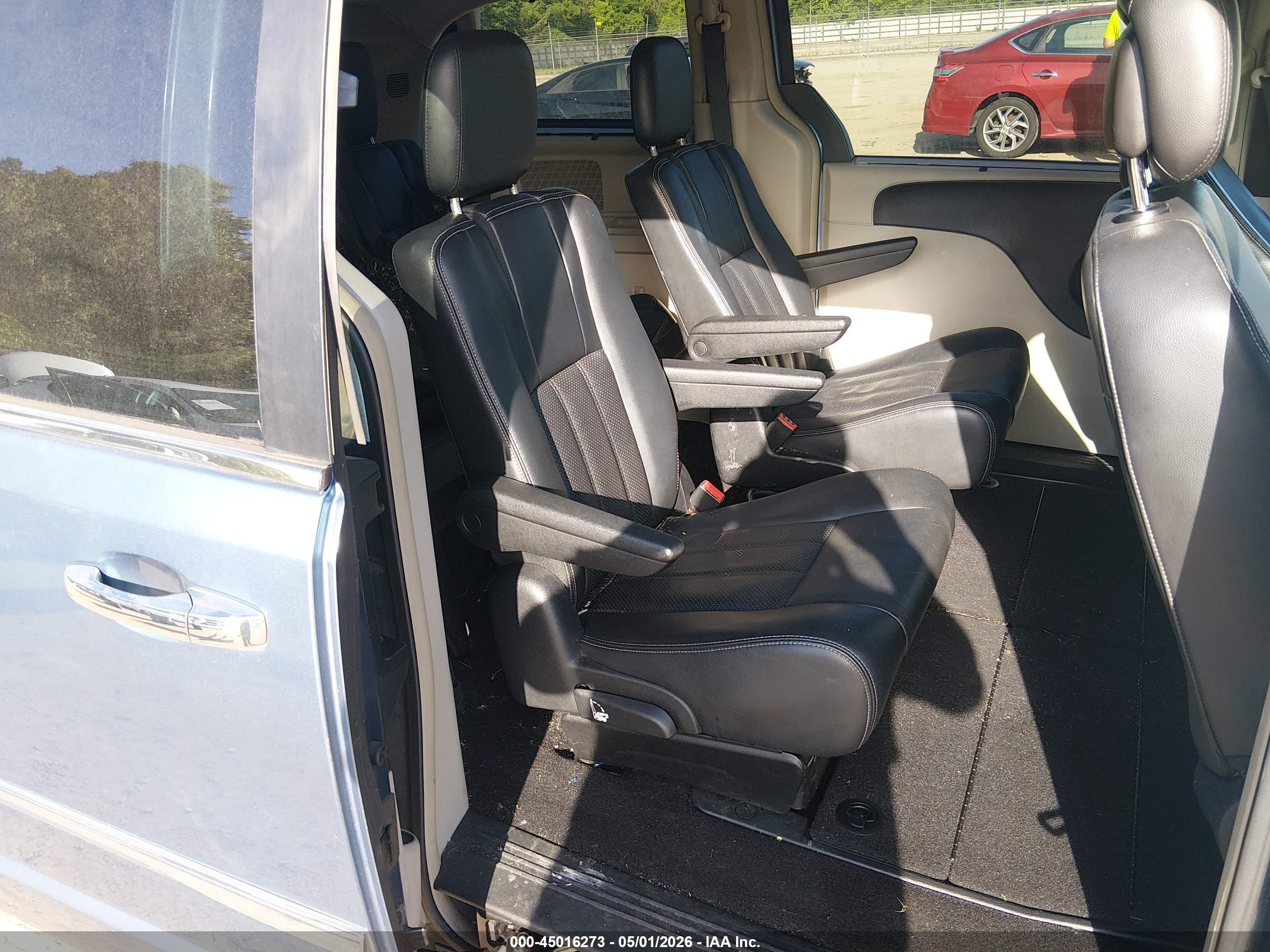 CHRYSLER TOWN image 8