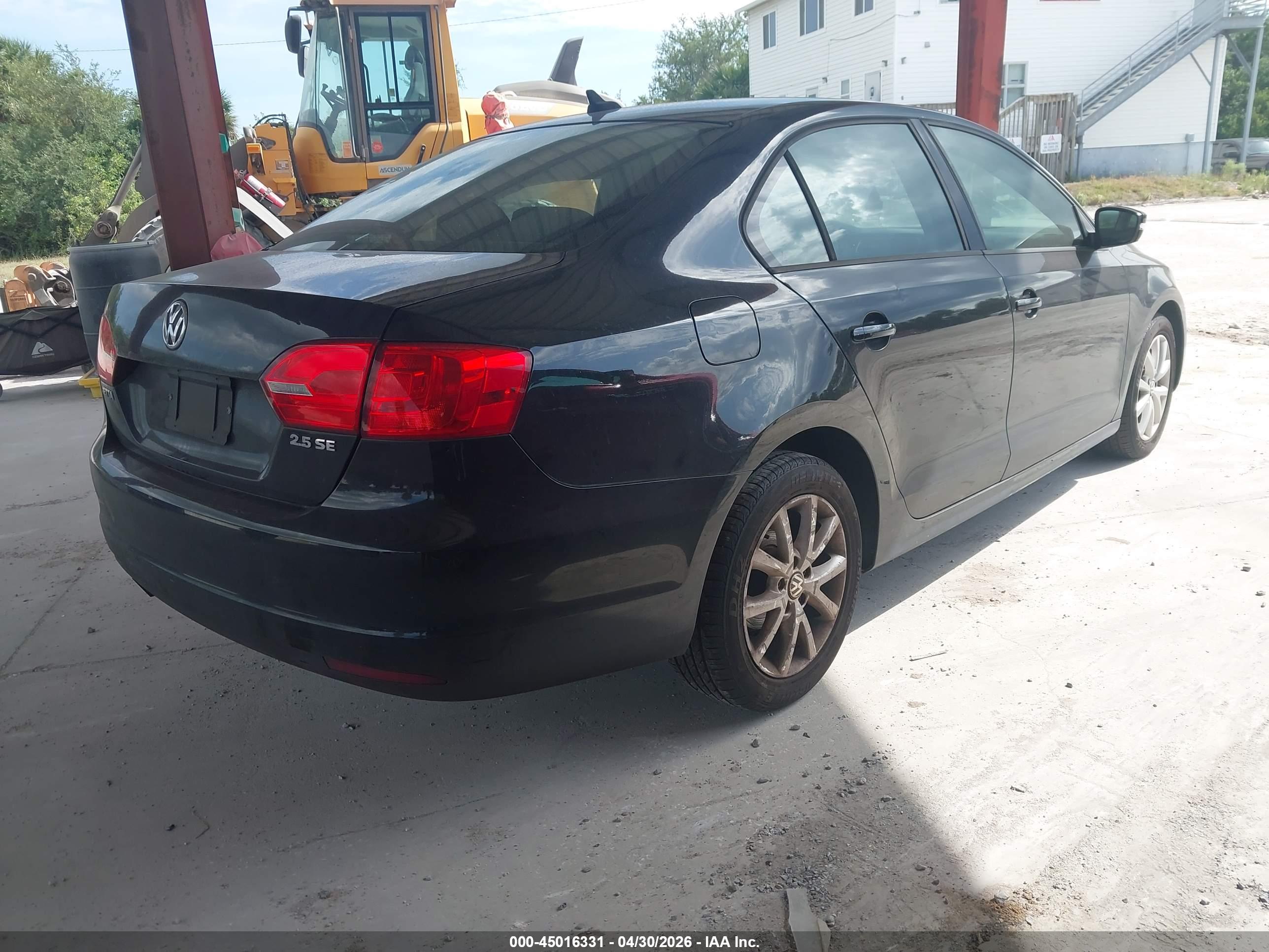 VOLKSWAGEN JETTA image 4