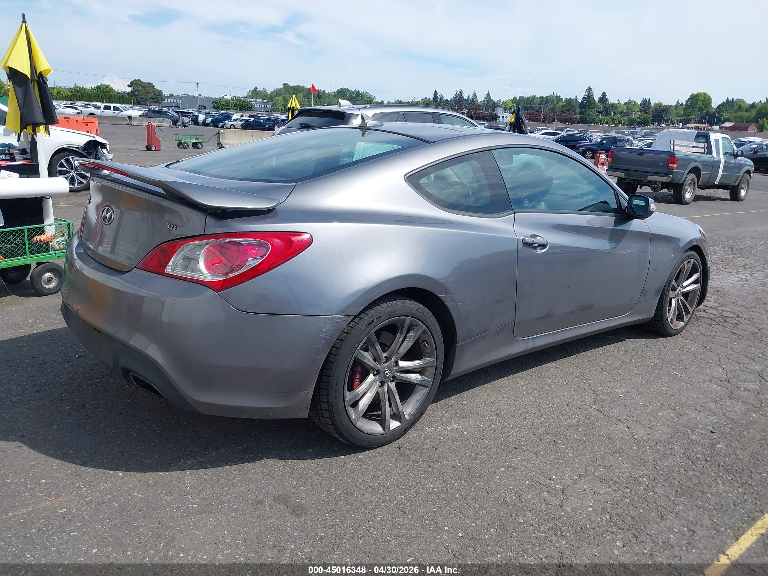 HYUNDAI GENESIS image 4