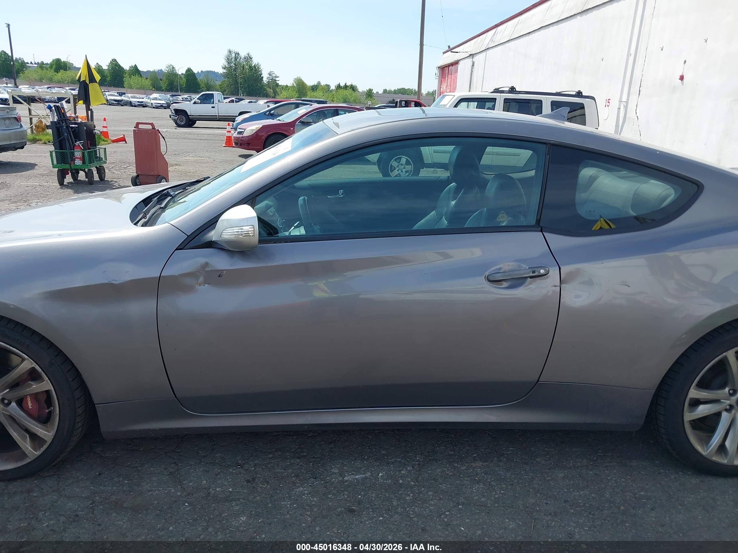 HYUNDAI GENESIS image 6