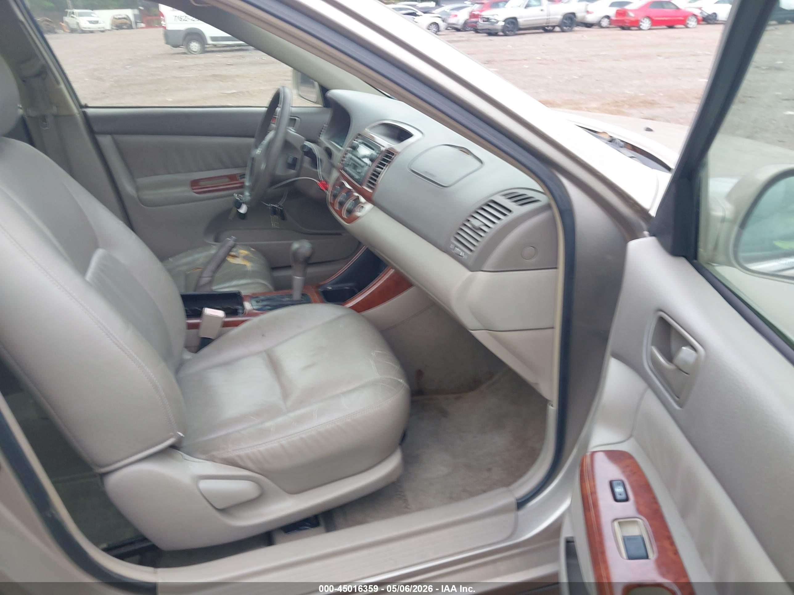TOYOTA CAMRY image 5