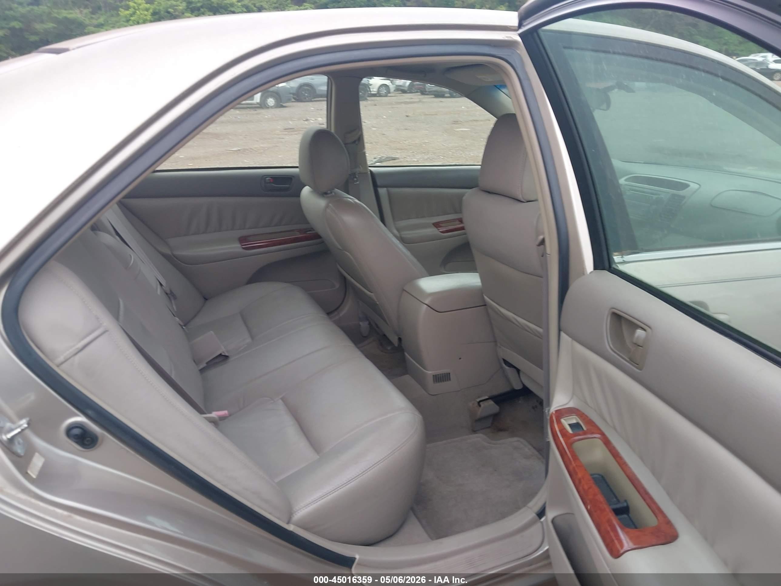 TOYOTA CAMRY image 8