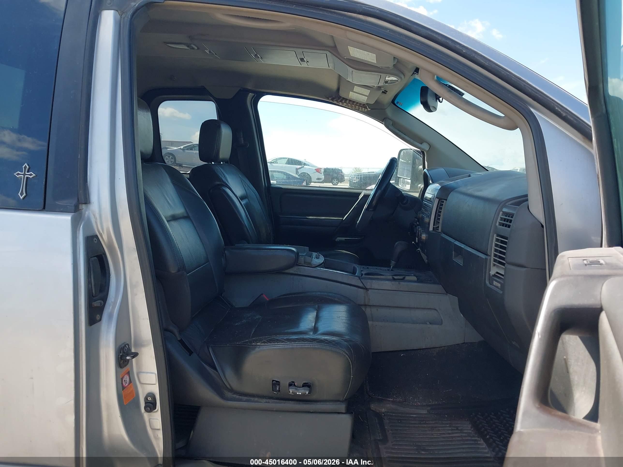 NISSAN TITAN image 5