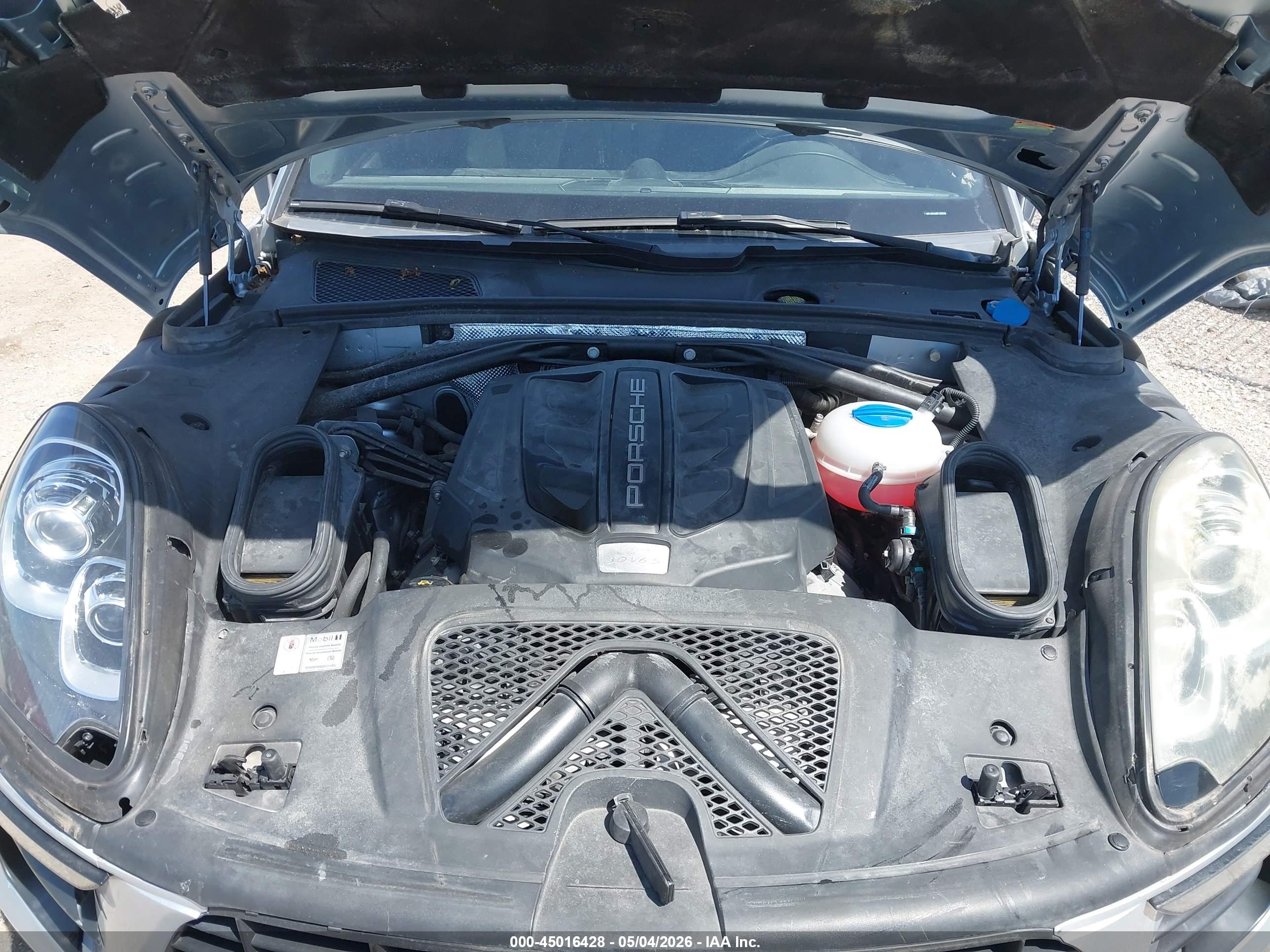 PORSCHE MACAN image 10