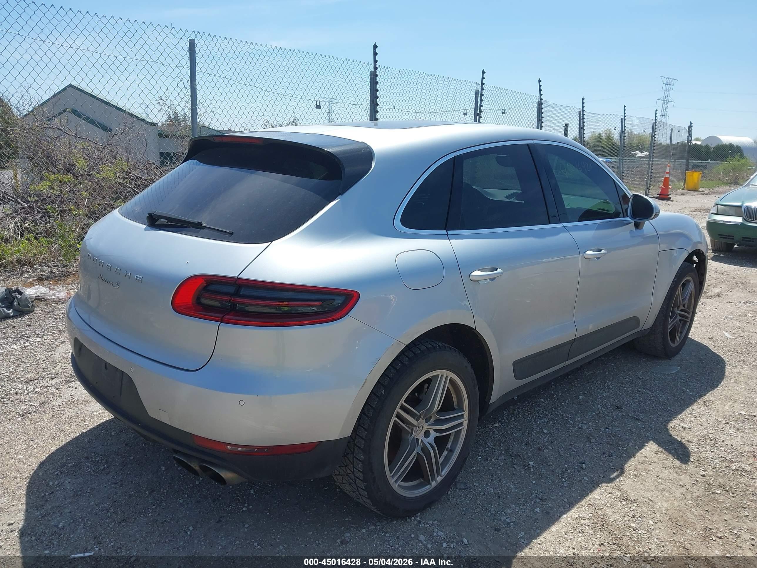 PORSCHE MACAN image 4