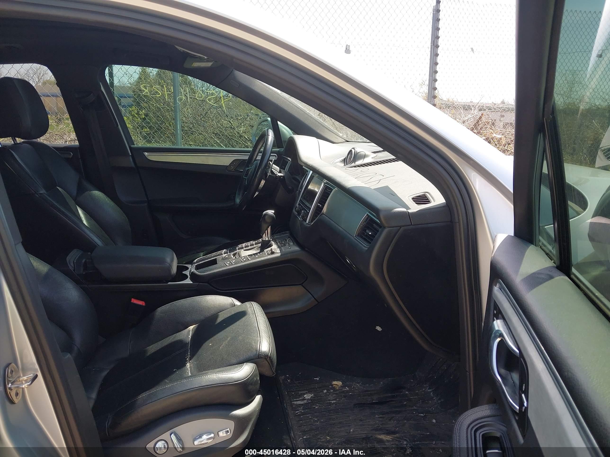 PORSCHE MACAN image 5