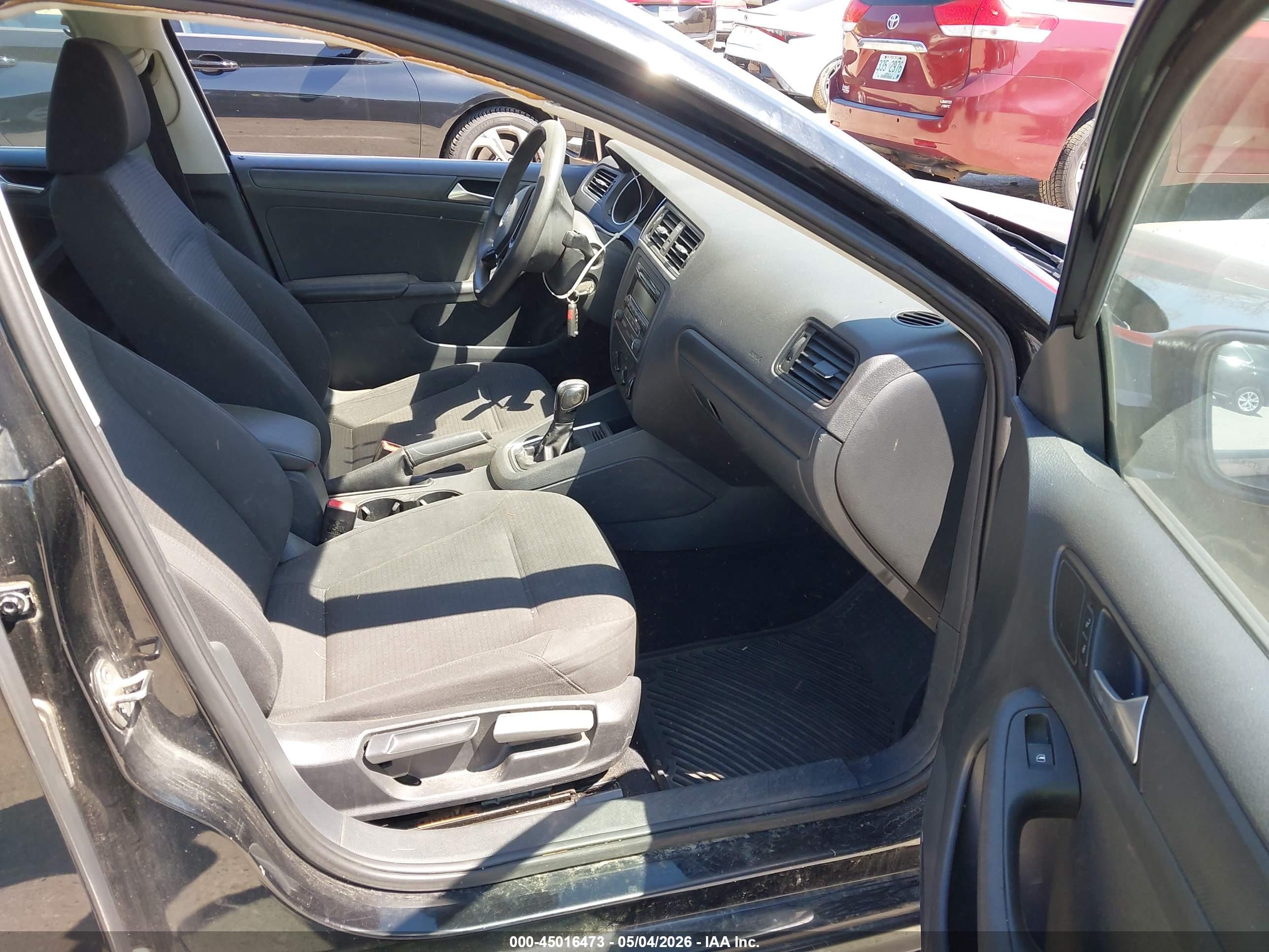 VOLKSWAGEN JETTA image 5
