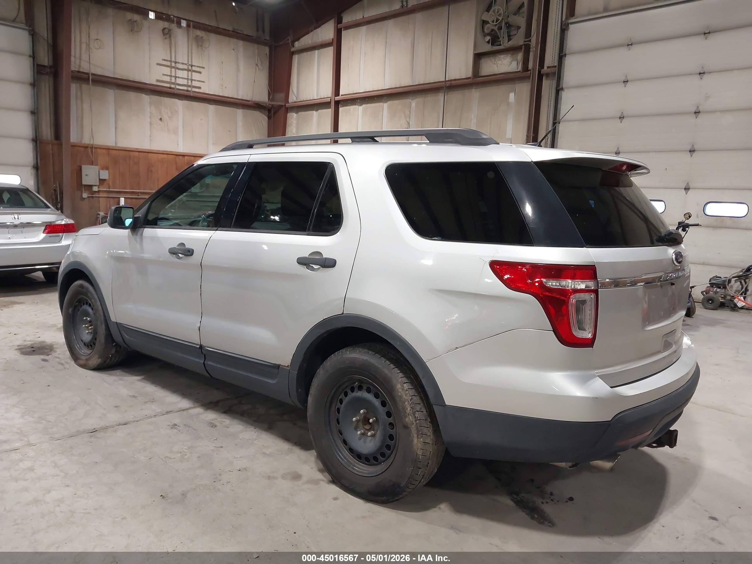 FORD EXPLORER image 3