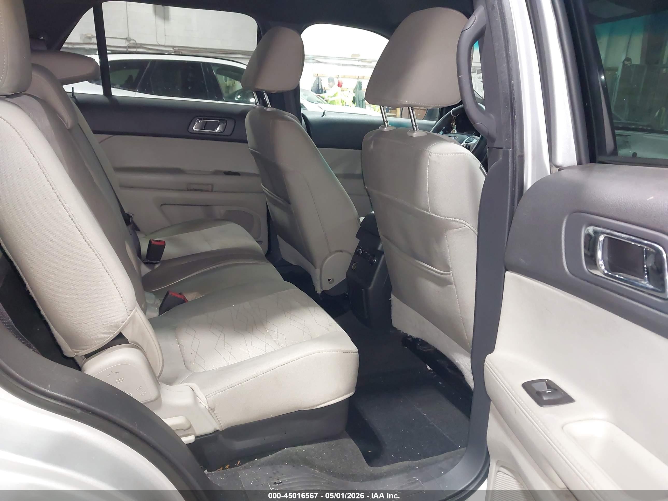 FORD EXPLORER image 8