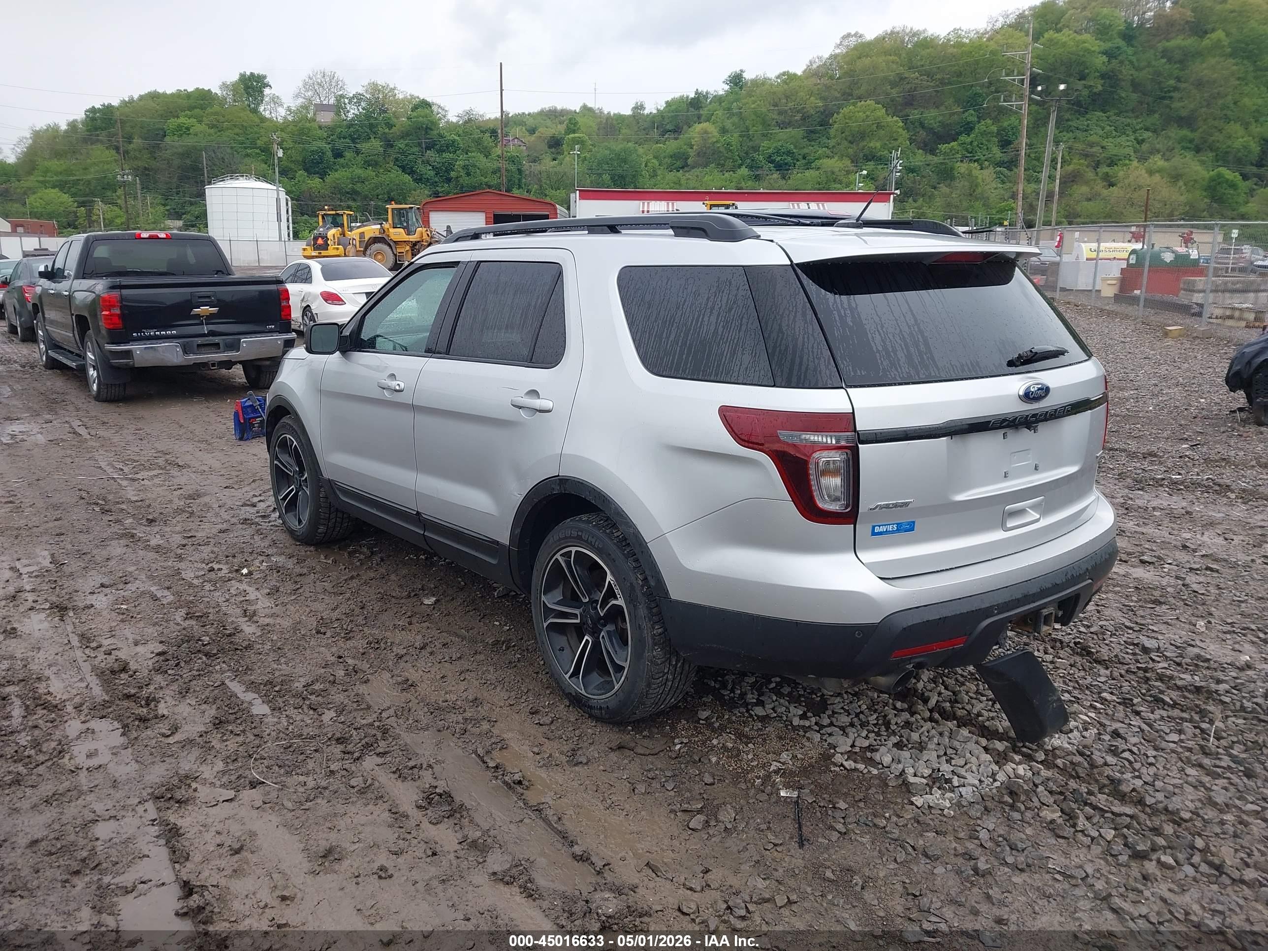 FORD EXPLORER image 3
