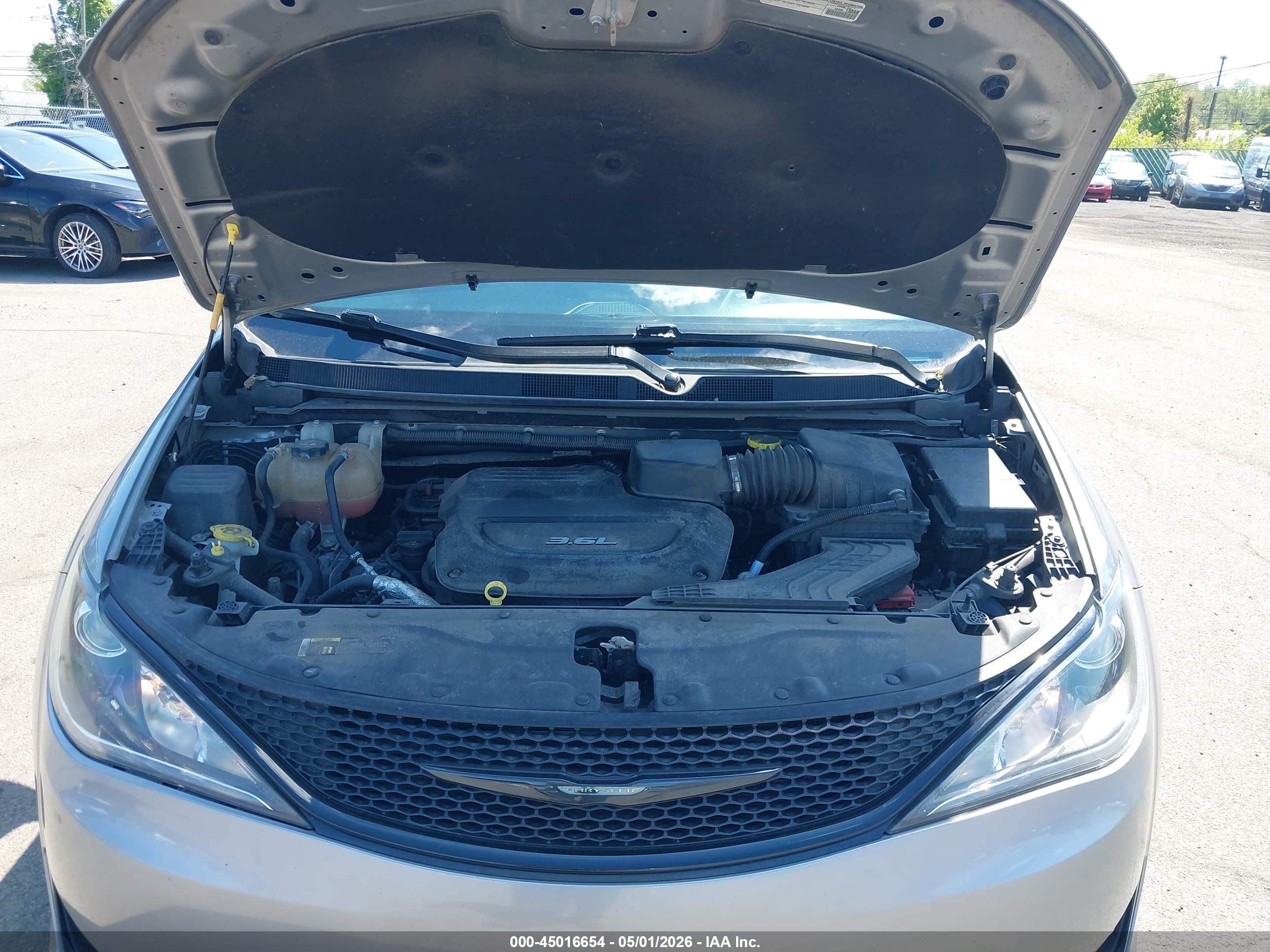 CHRYSLER PACIFICA image 10