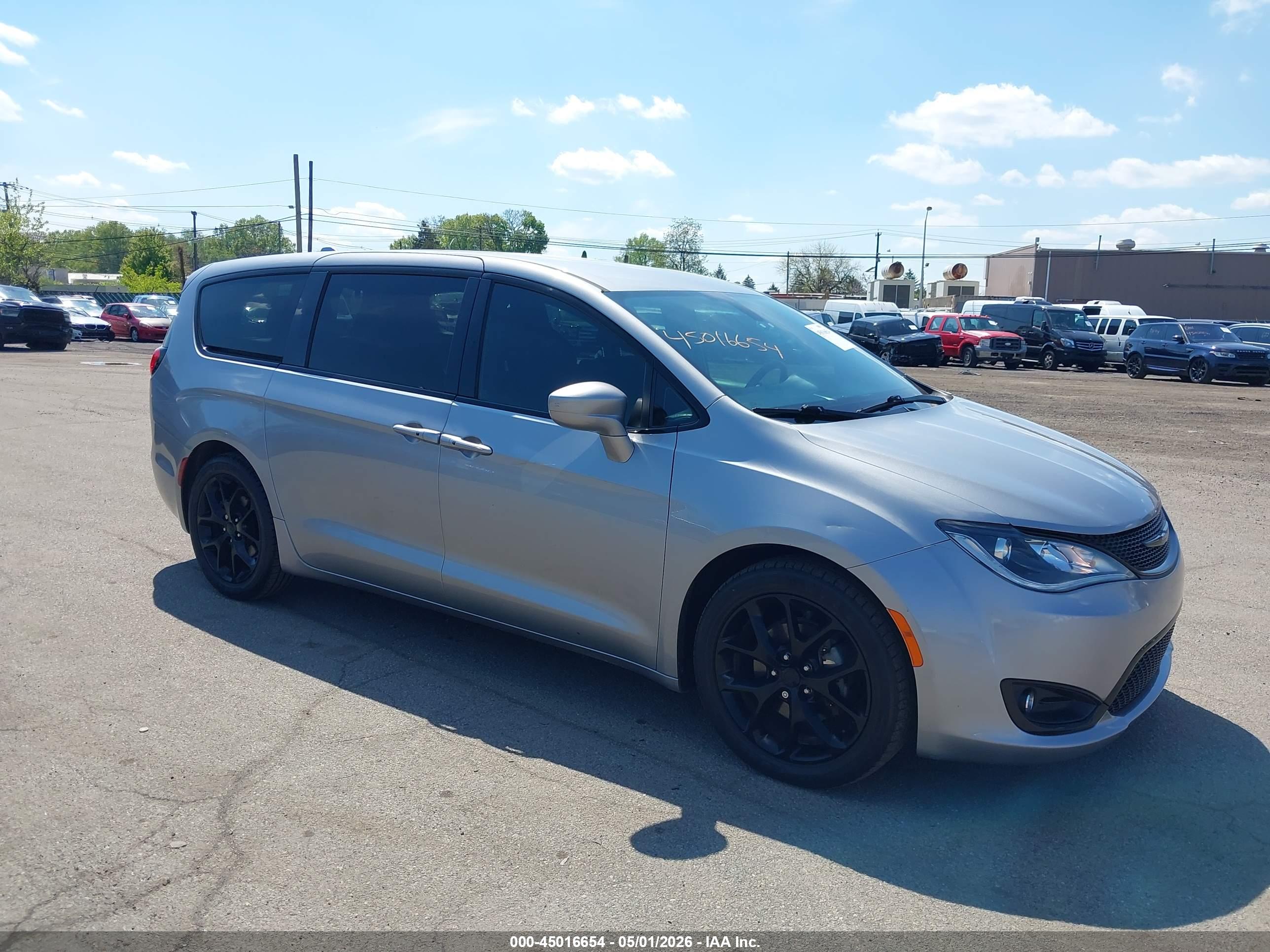 CHRYSLER PACIFICA image 6