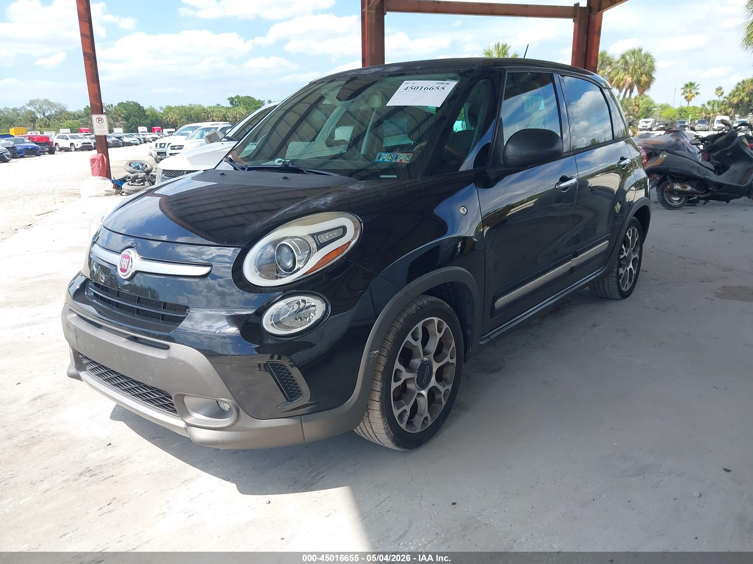 FIAT 500L image 2