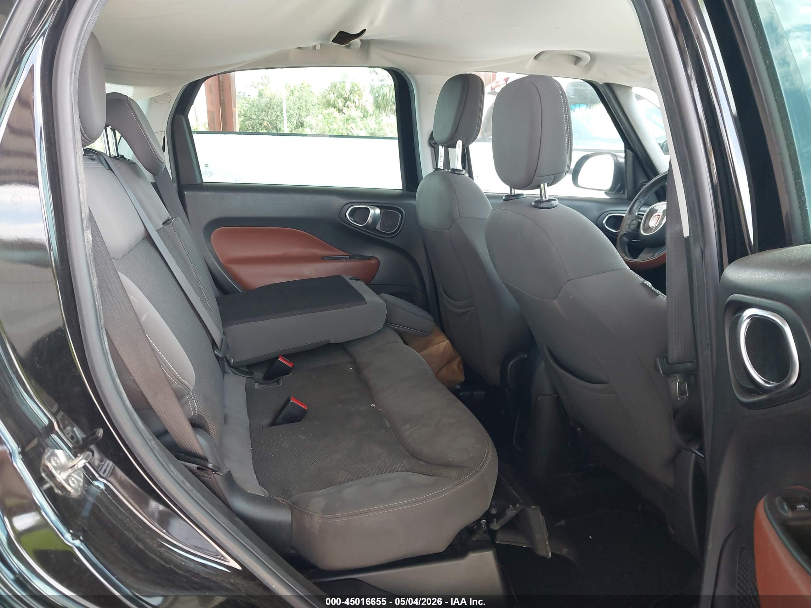 FIAT 500L image 8
