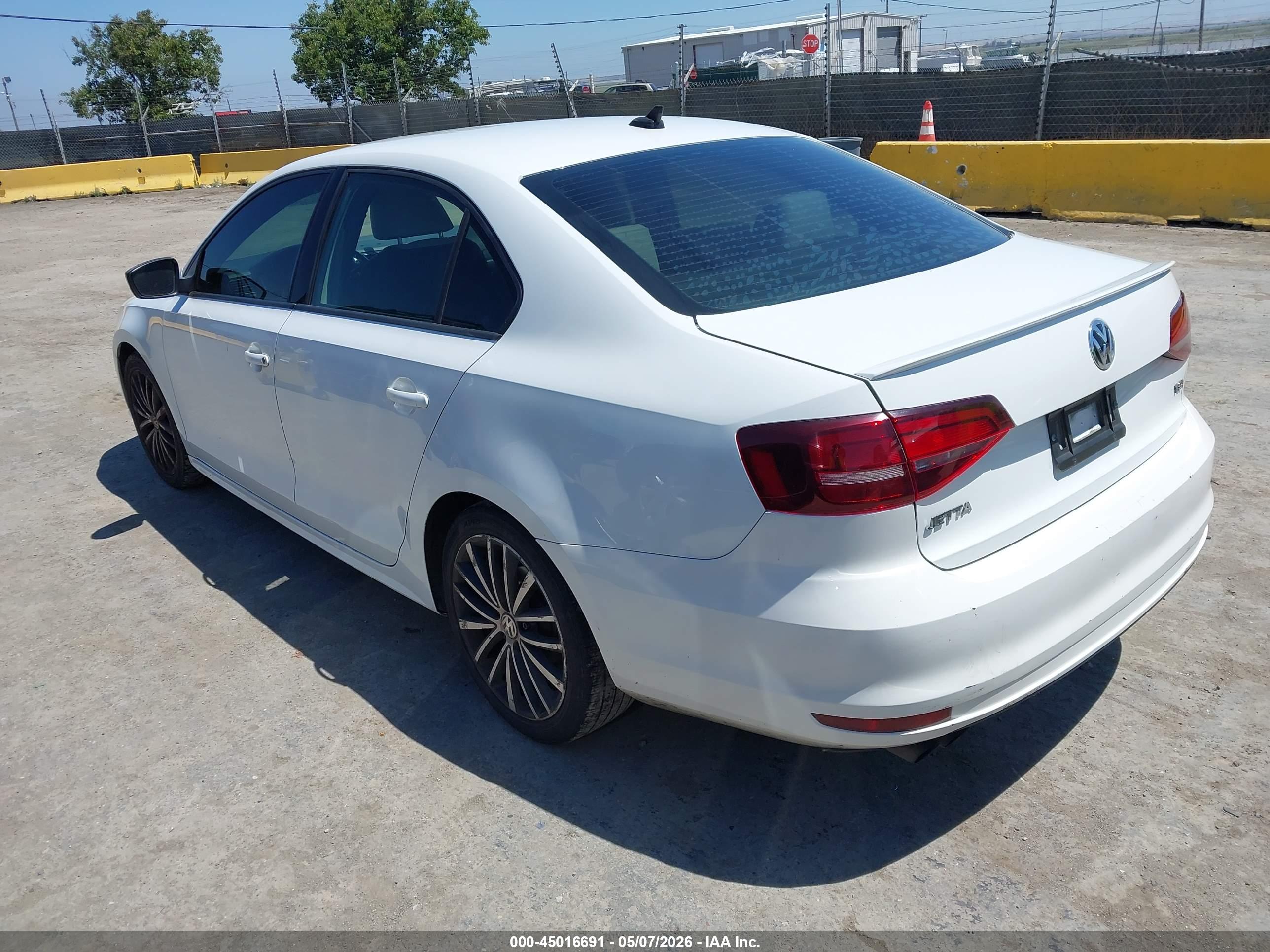 VOLKSWAGEN JETTA image 3