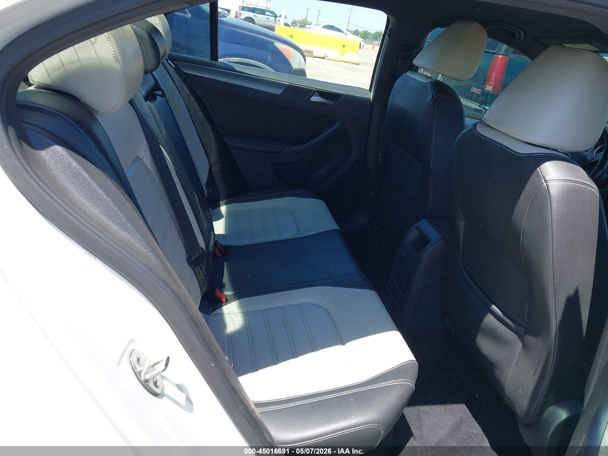 VOLKSWAGEN JETTA image 8