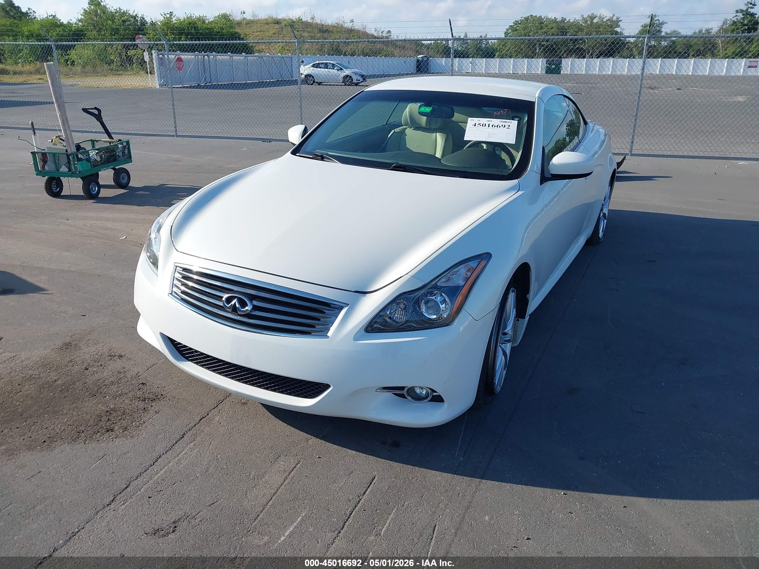INFINITI G37 image 2