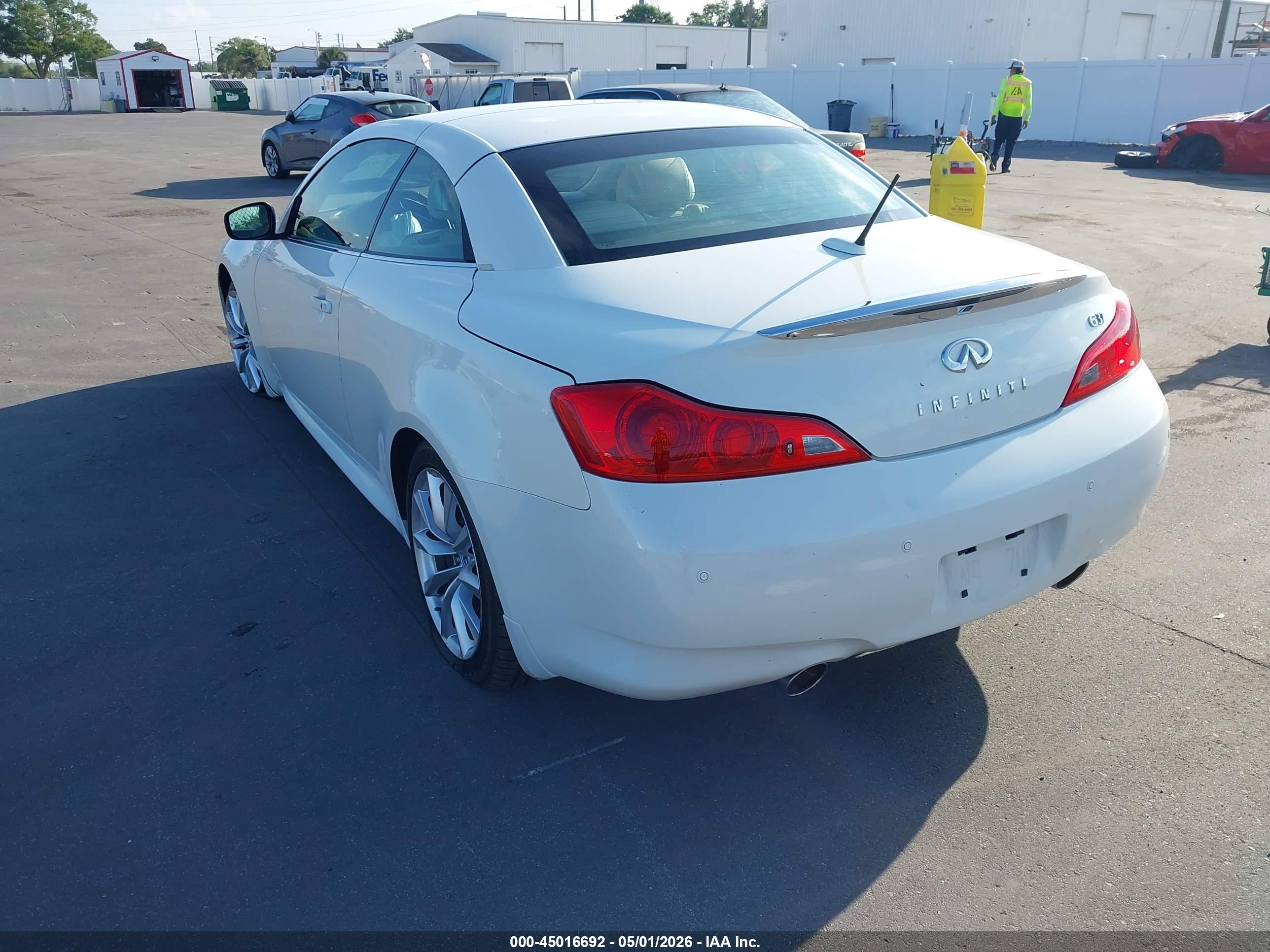 INFINITI G37 image 3