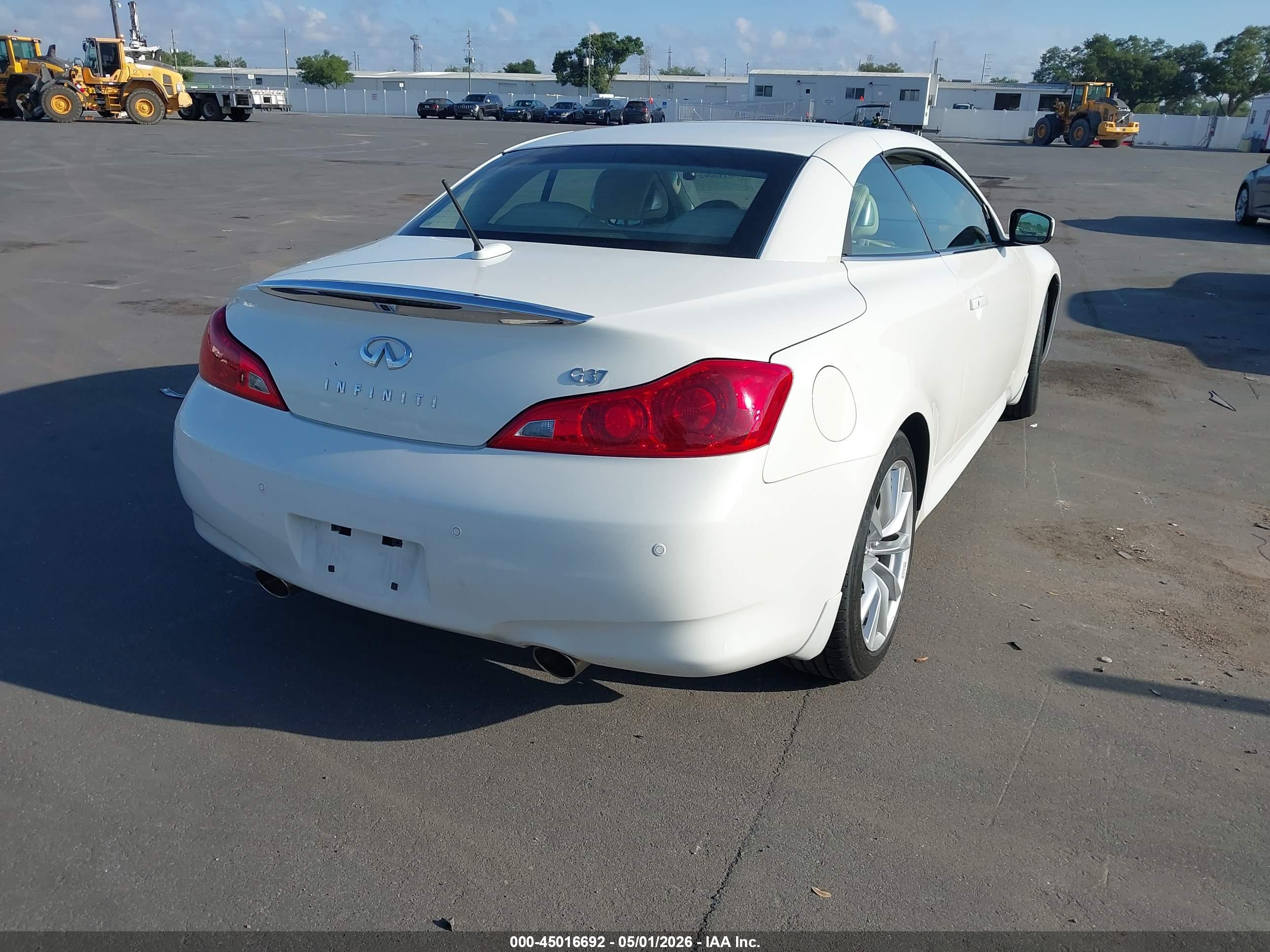 INFINITI G37 image 4