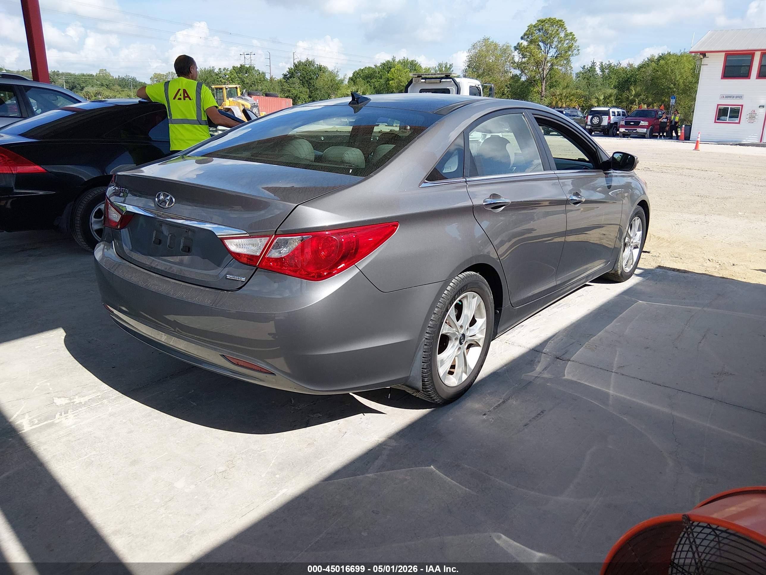 HYUNDAI SONATA image 4