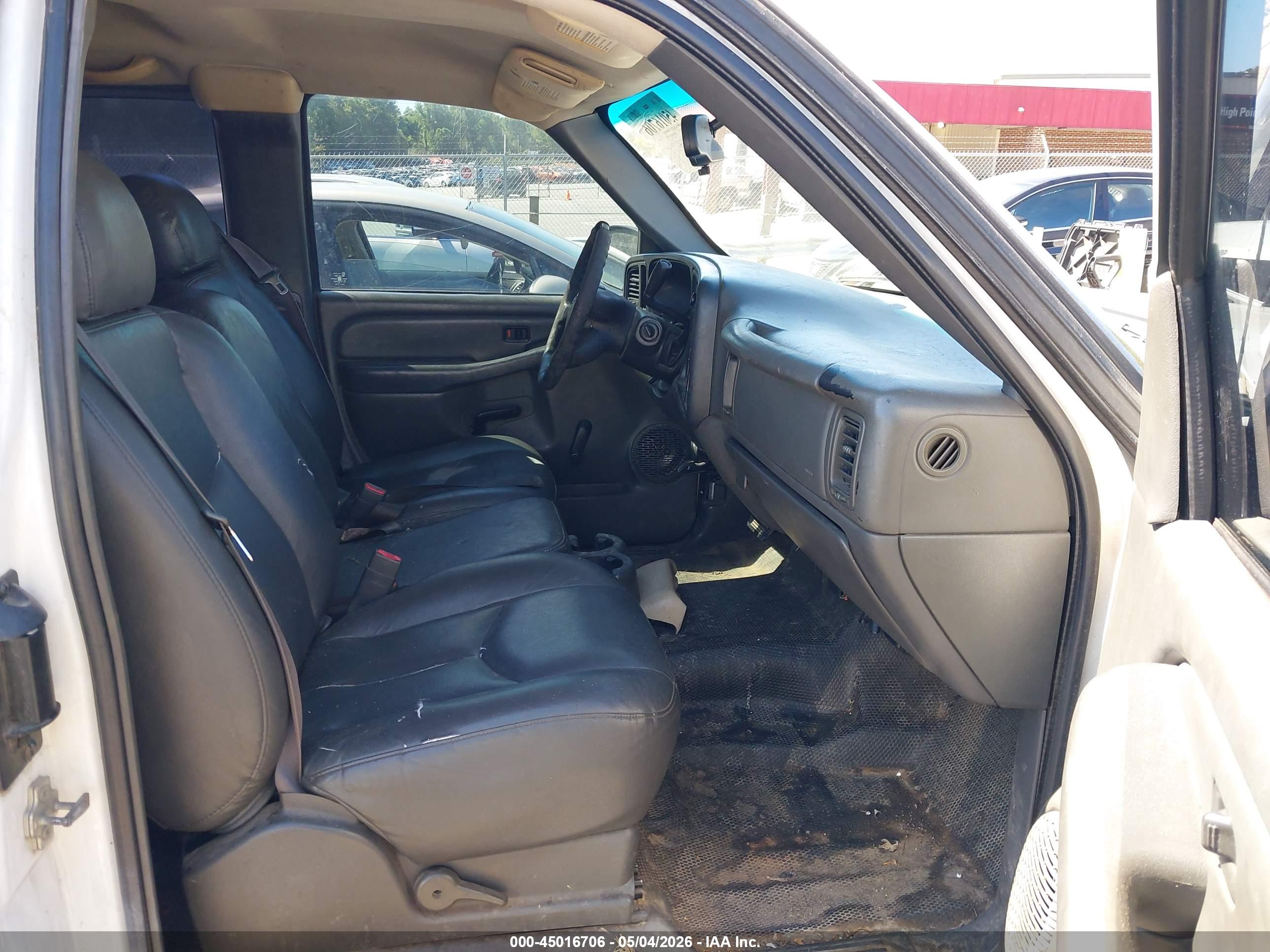 CHEVROLET SILVERADO image 5