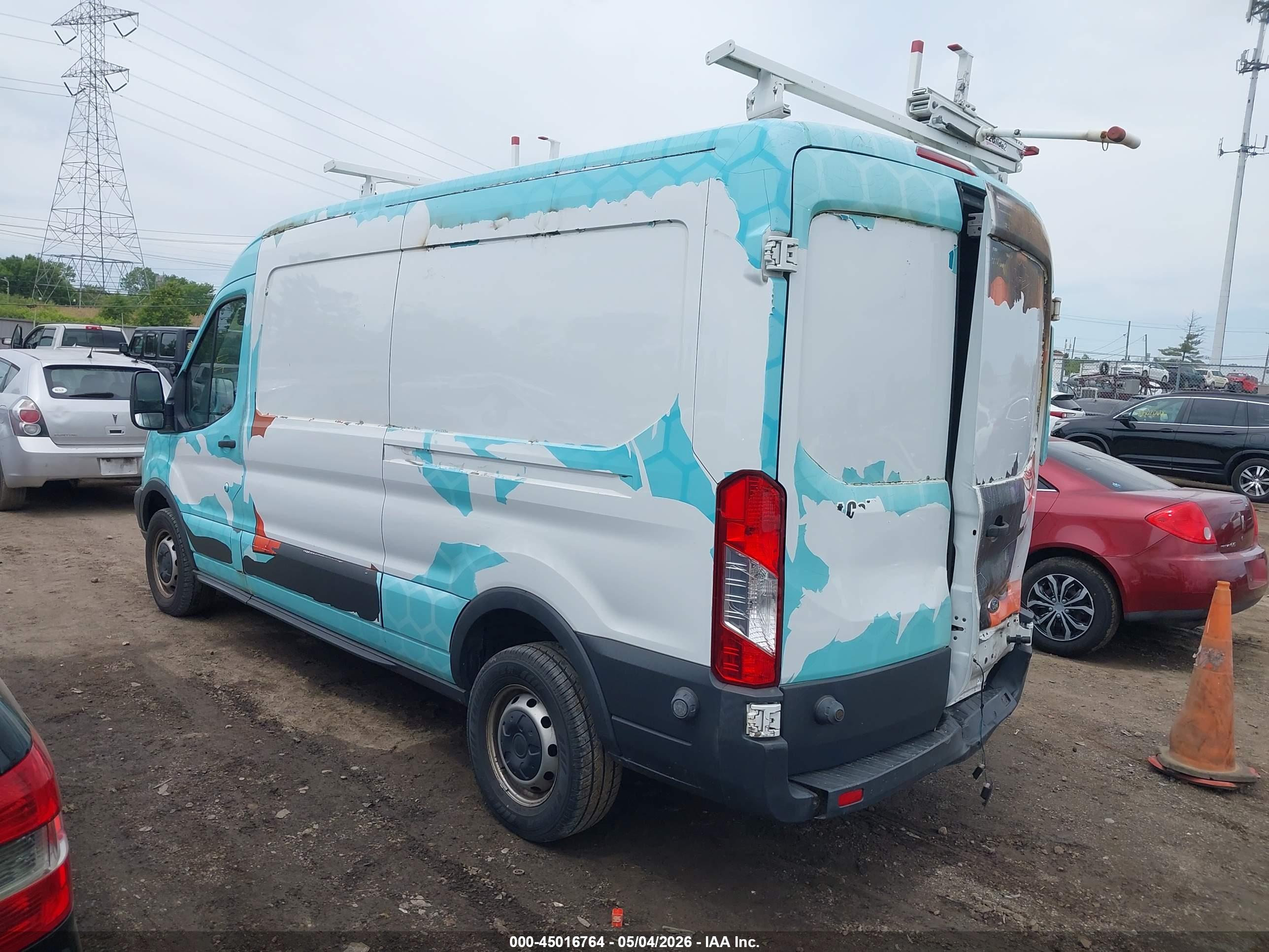FORD TRANSIT-250 image 3