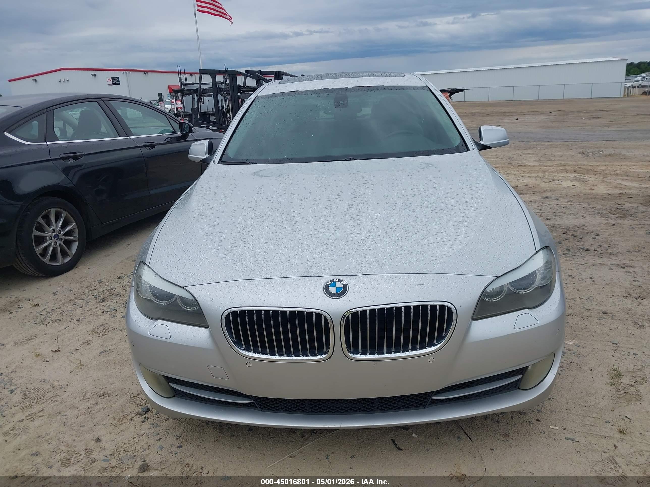 BMW 528I image 6
