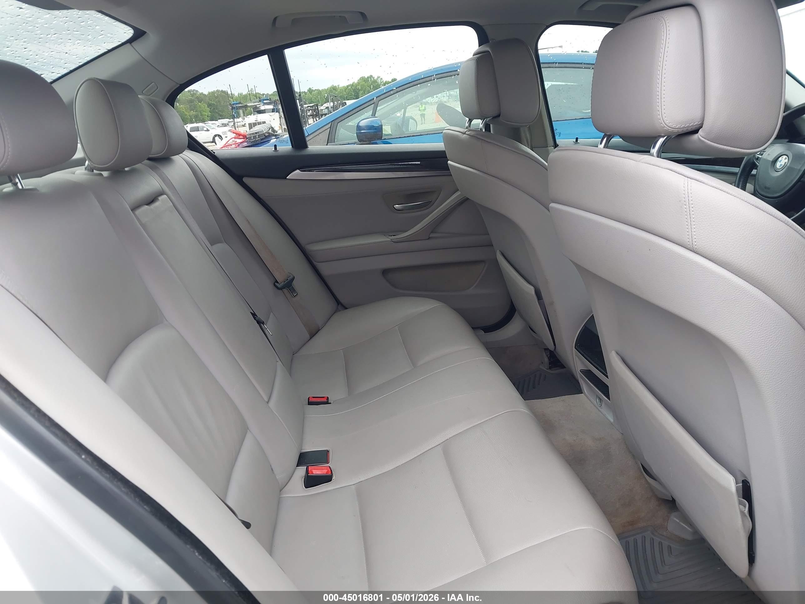 BMW 528I image 8
